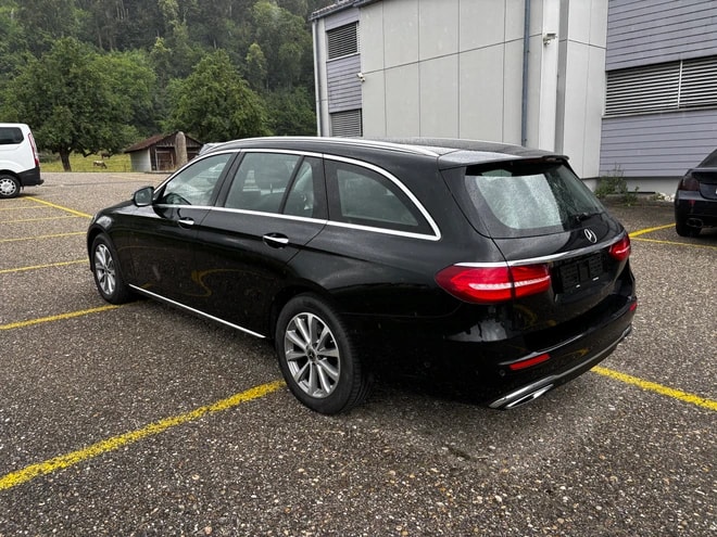 MERCEDES-BENZ E 220 d Exclusive 4Matic 9G-Tronic-image-4