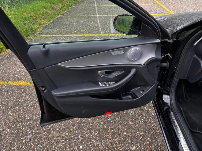 MERCEDES-BENZ E 220 d Exclusive 4Matic 9G-Tronic-image-7