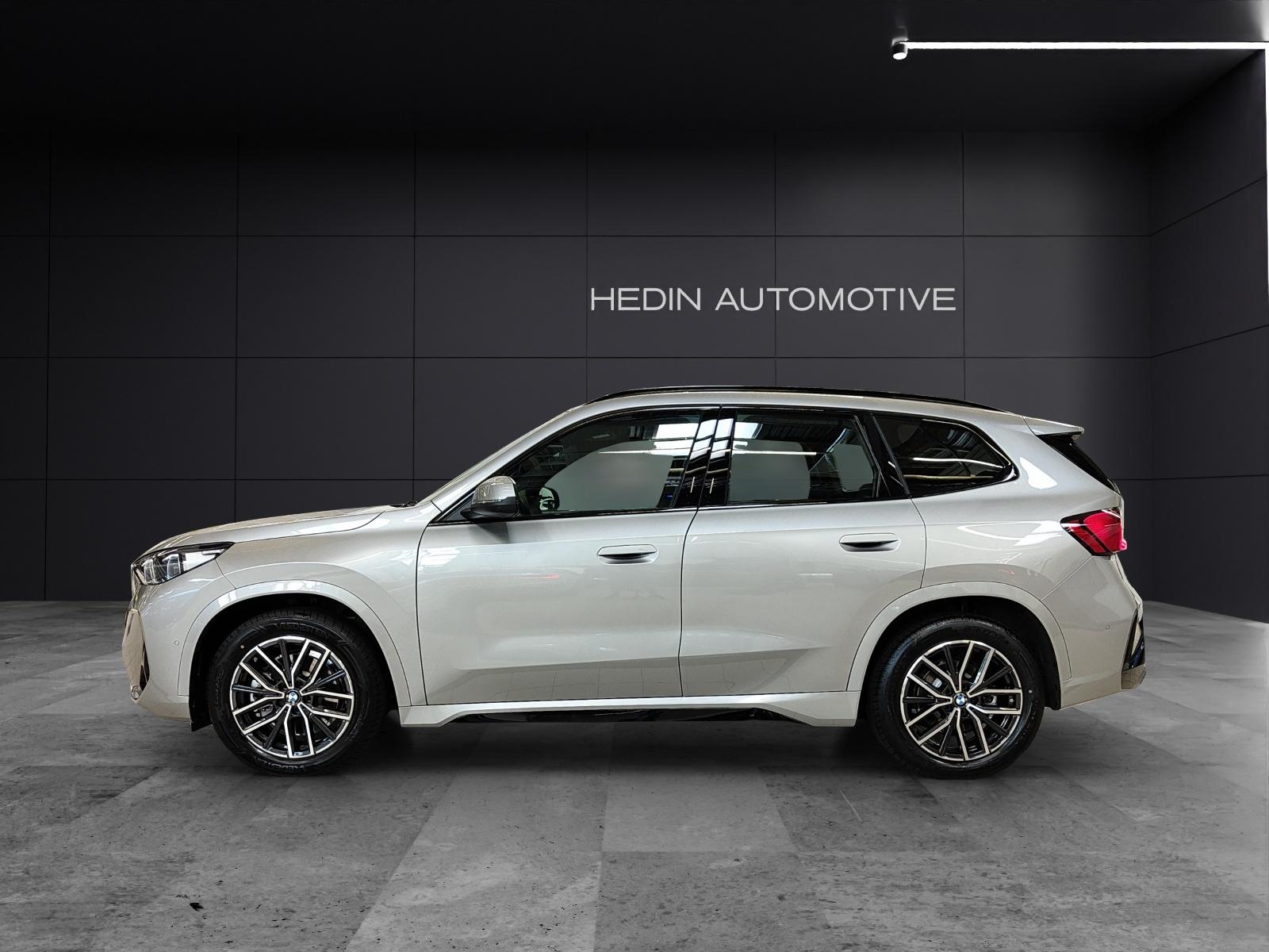 BMW iX1 30 xDrive-showroom-element-1