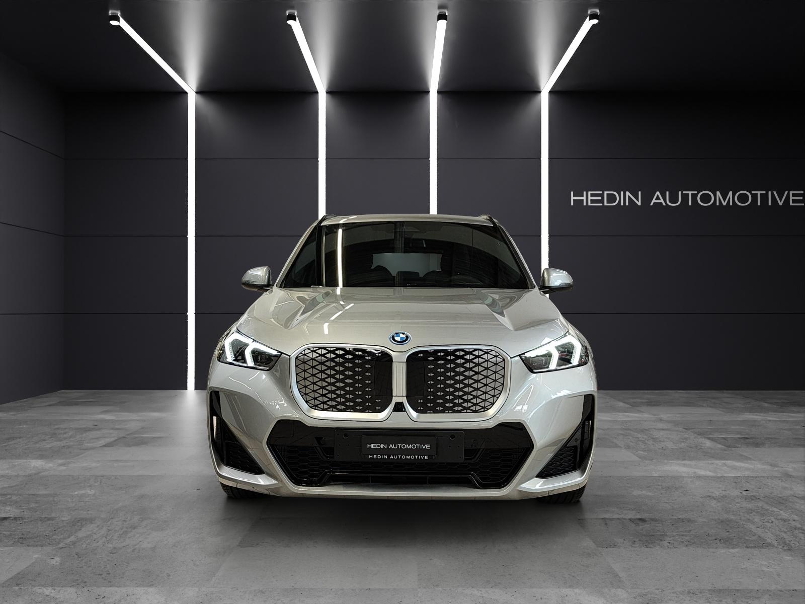BMW iX1 30 xDrive-showroom-element-2