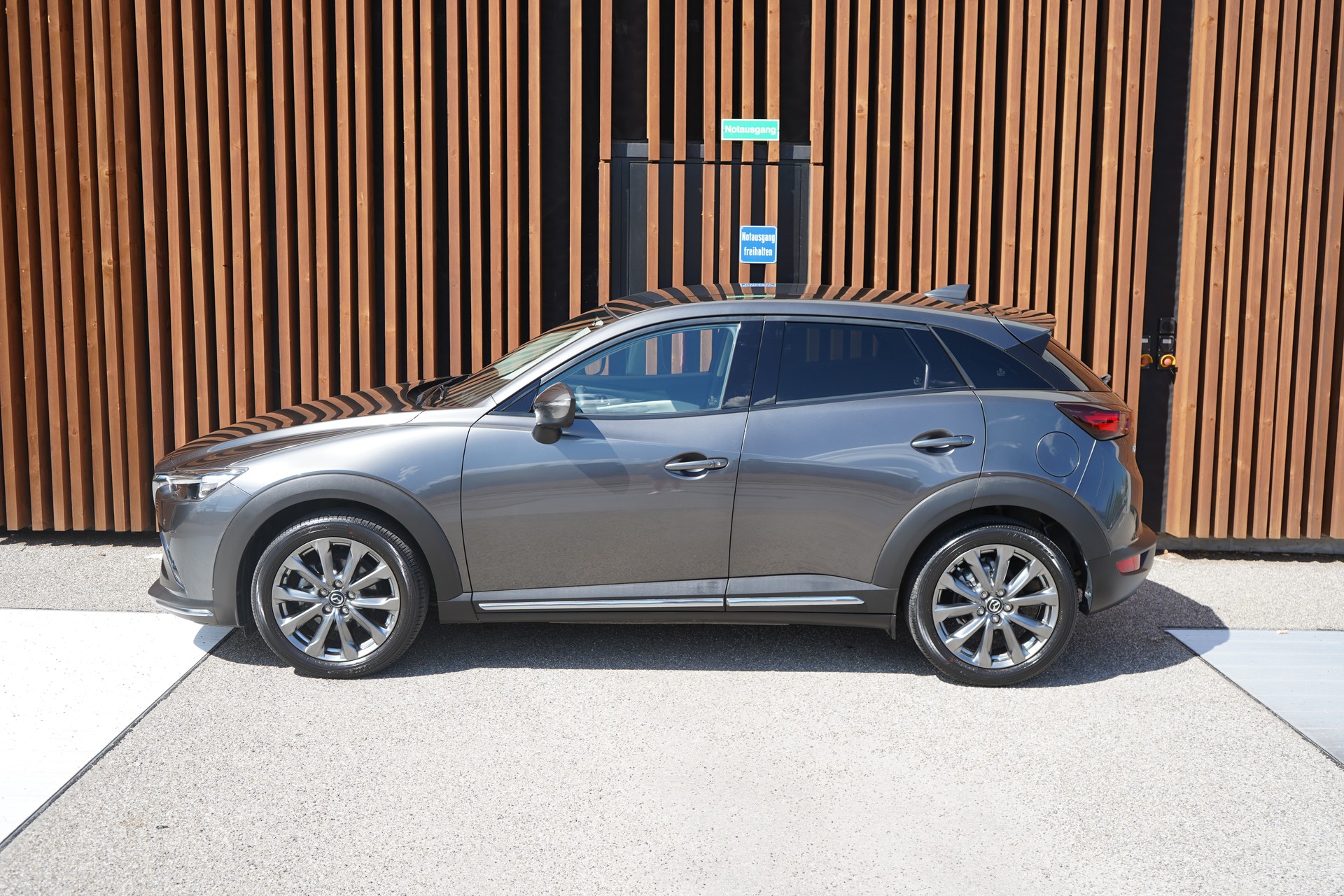 MAZDA CX-3 SKYACTIV-G 121 REVOLUTION FWD AUTOMAT l 121 PS-showroom-element-3