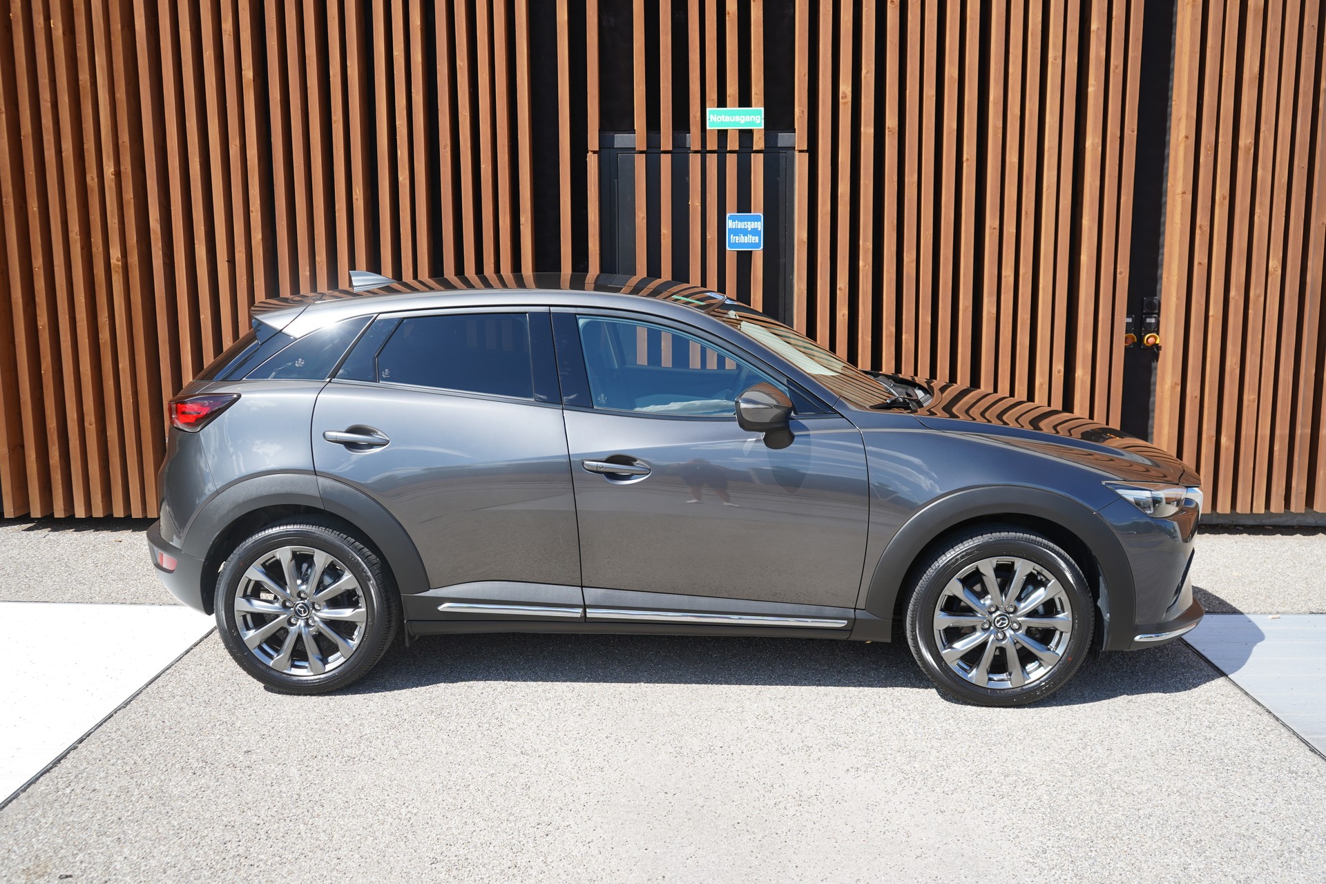 MAZDA CX-3 SKYACTIV-G 121 REVOLUTION FWD AUTOMAT l 121 PS-showroom-element-2