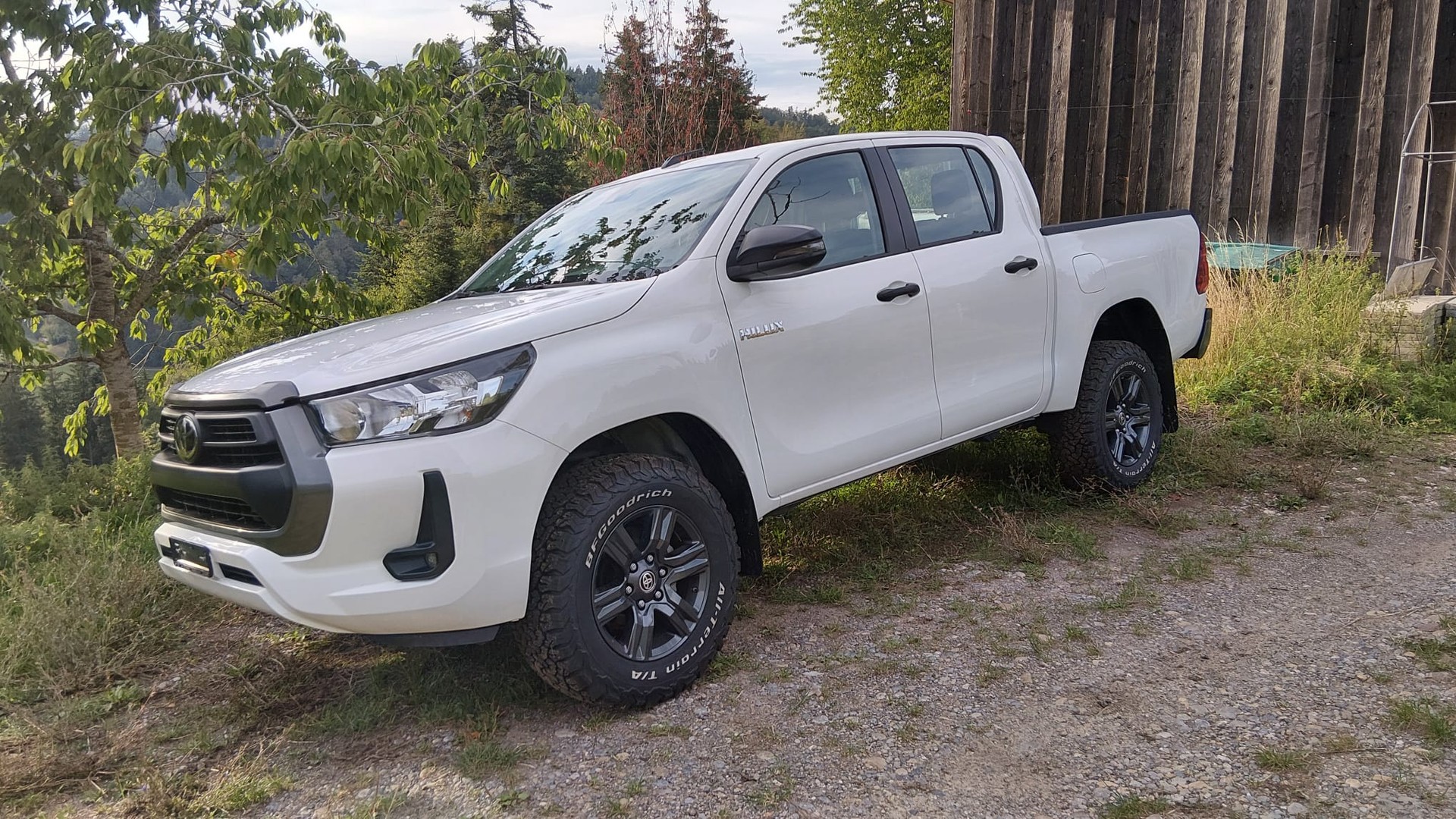 TOYOTA 2.4D-4D 4x4, MANUELL Getriebe, VORFÜHRWAGEN Fahrzeugzustand wie NEU, inklusive AHK 3,5 Tonnen + WANNE + ALU + CH Zustellung-image-5