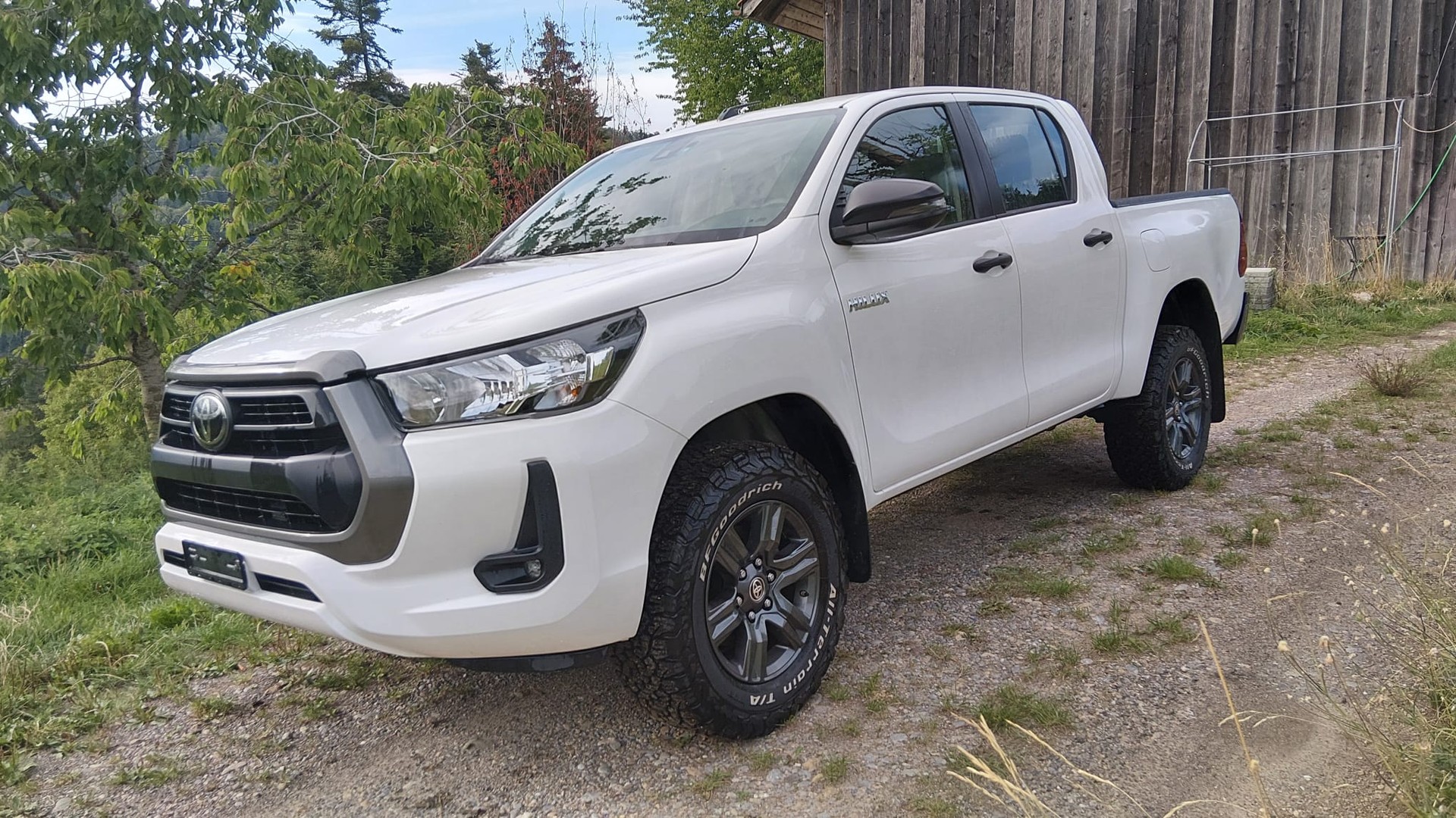 TOYOTA 2.4D-4D 4x4, MANUELL Getriebe, VORFÜHRWAGEN Fahrzeugzustand wie NEU, inklusive AHK 3,5 Tonnen + WANNE + ALU + CH Zustellung-image-3