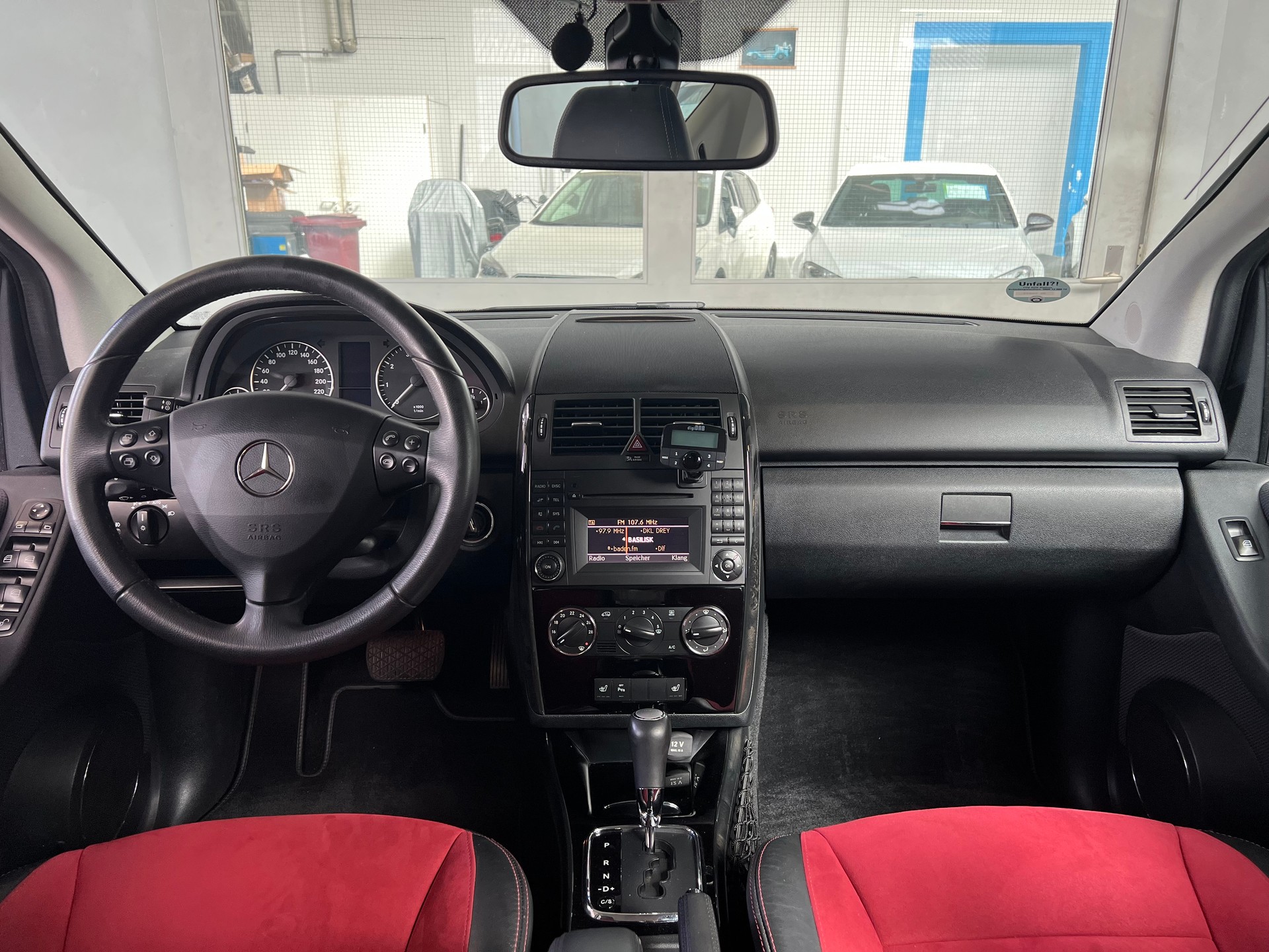 MERCEDES-BENZ A 180 Avantgarde Selection Autotronic-image-5