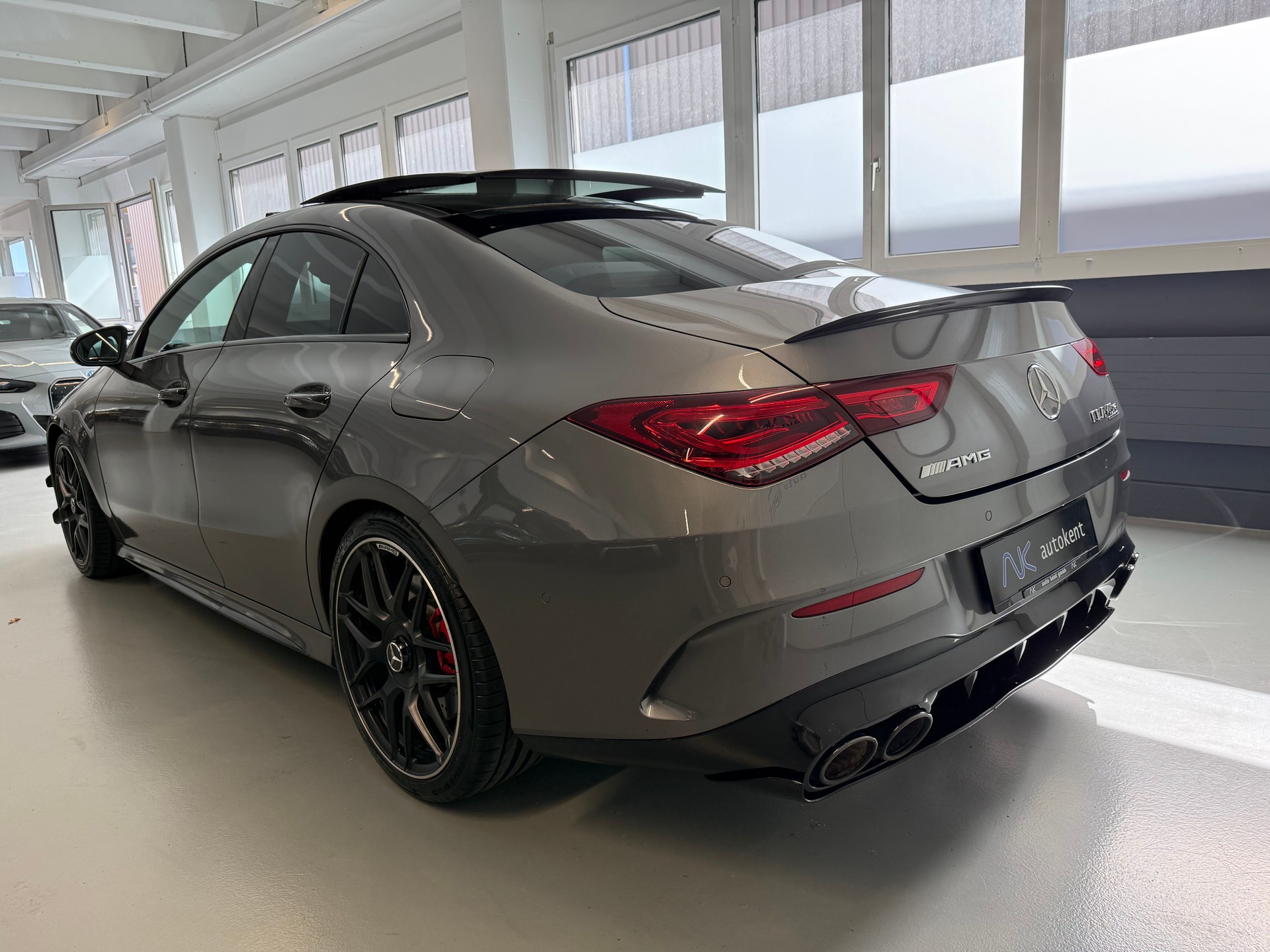 MERCEDES-BENZ CLA 45 S AMG 4Matic+ 8G-DCT-showroom-element-3