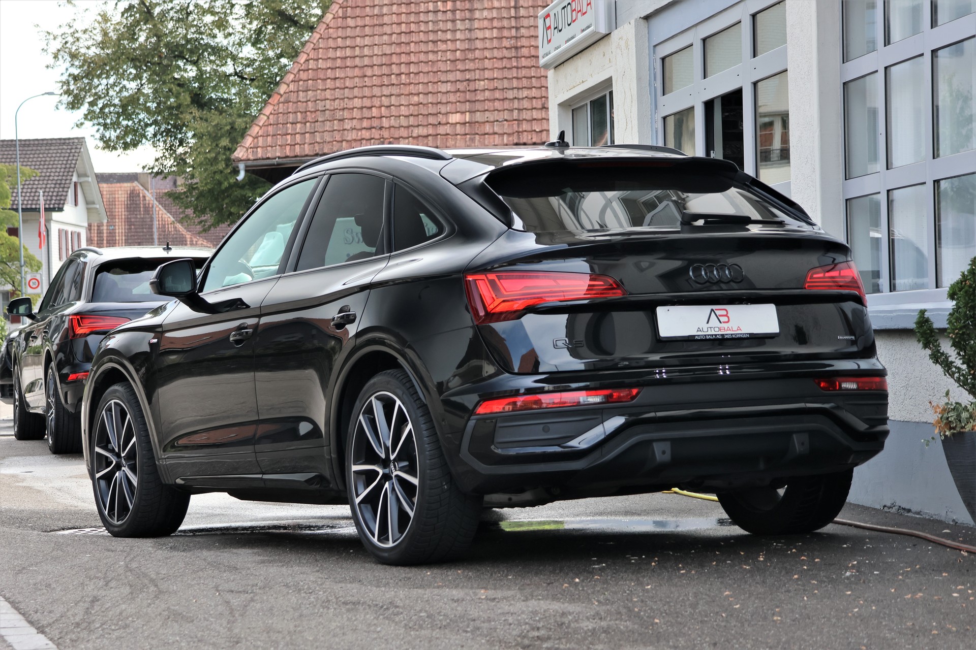 AUDI Q5 Sportback 40 TDI Blackedition quattro S-tronic (CH)-showroom-element-2