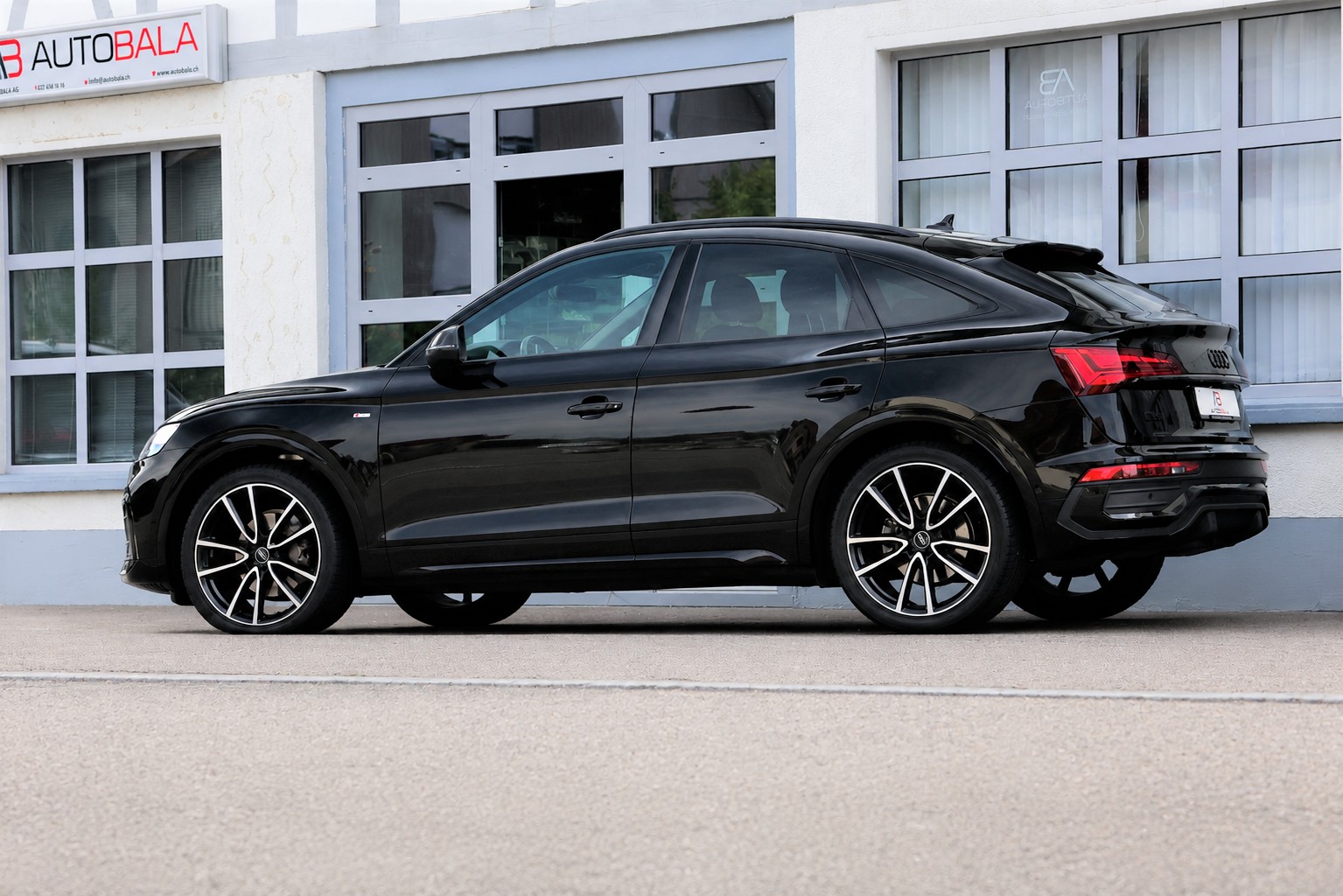 AUDI Q5 Sportback 40 TDI Blackedition quattro S-tronic (CH)-showroom-element-3