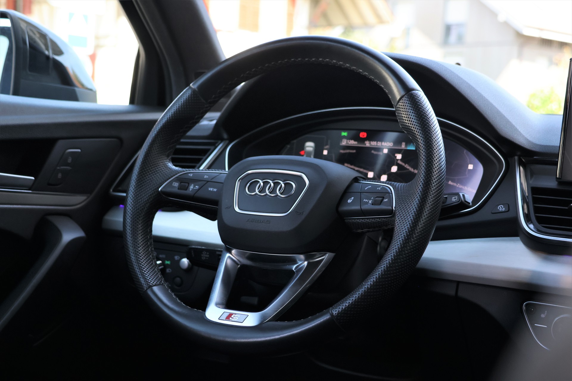 AUDI Q5 Sportback 40 TDI Blackedition quattro S-tronic (CH)-image-15