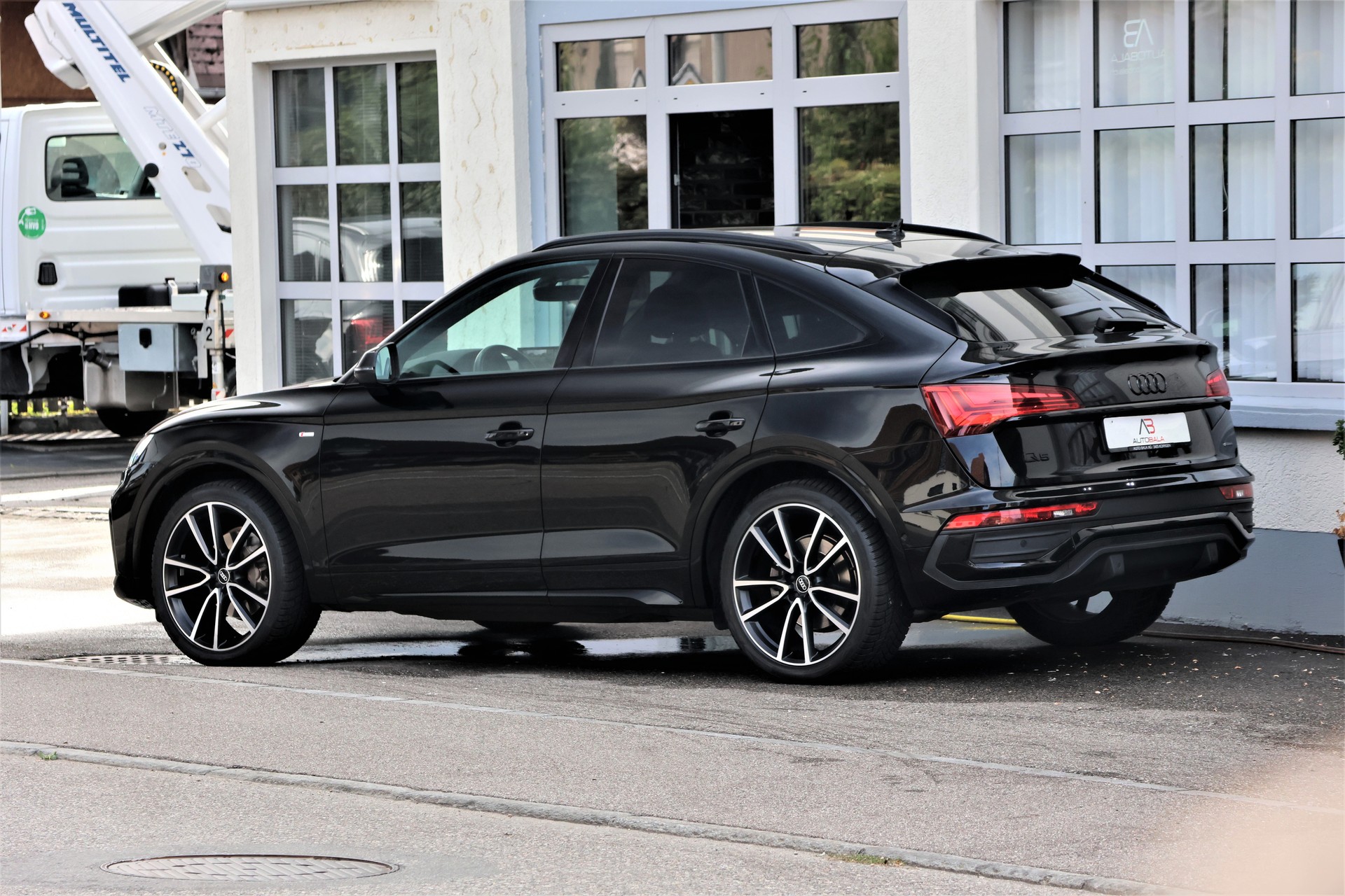AUDI Q5 Sportback 40 TDI Blackedition quattro S-tronic (CH)-image-4