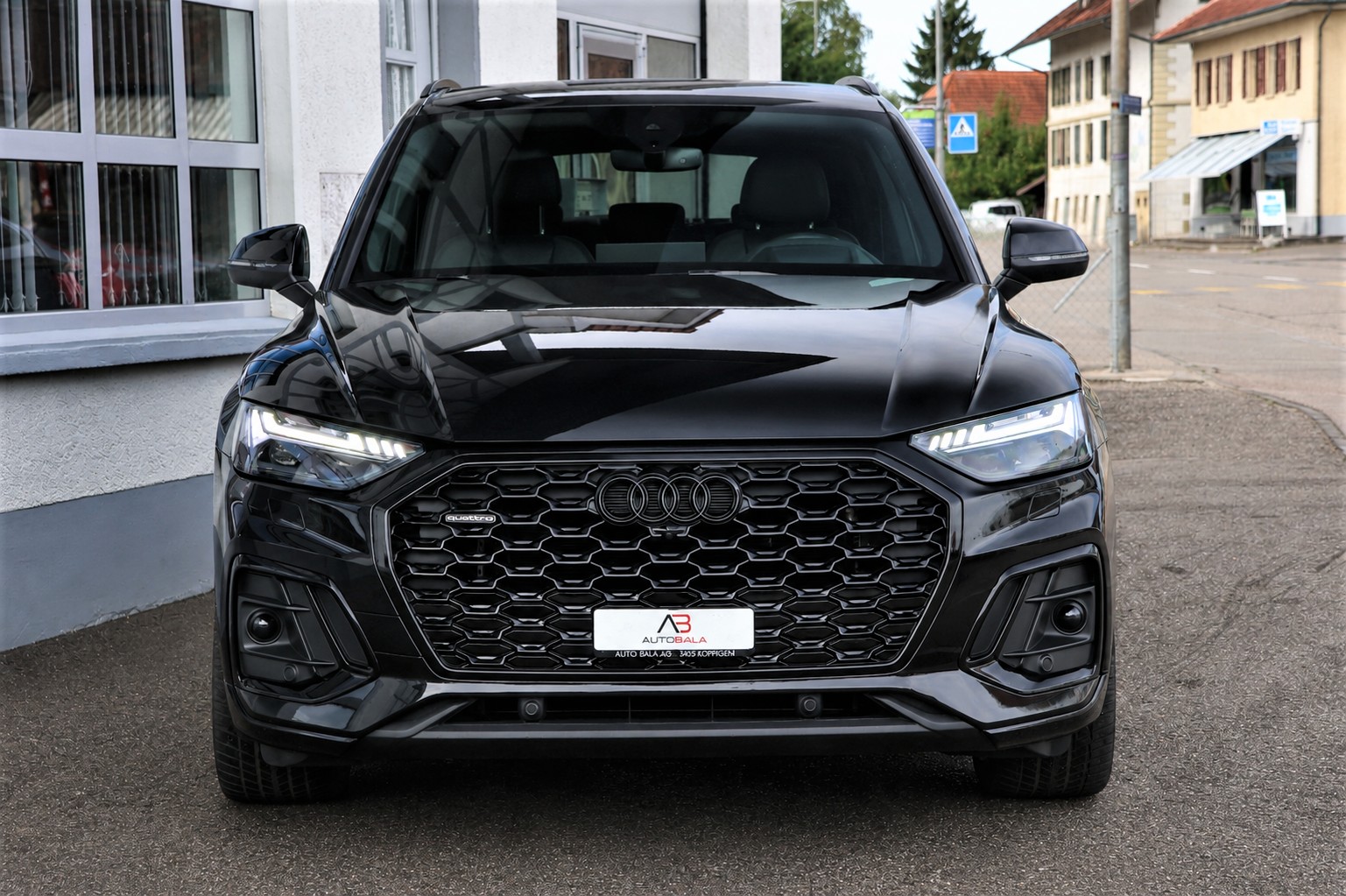 AUDI Q5 Sportback 40 TDI Blackedition quattro S-tronic (CH)-showroom-element-1