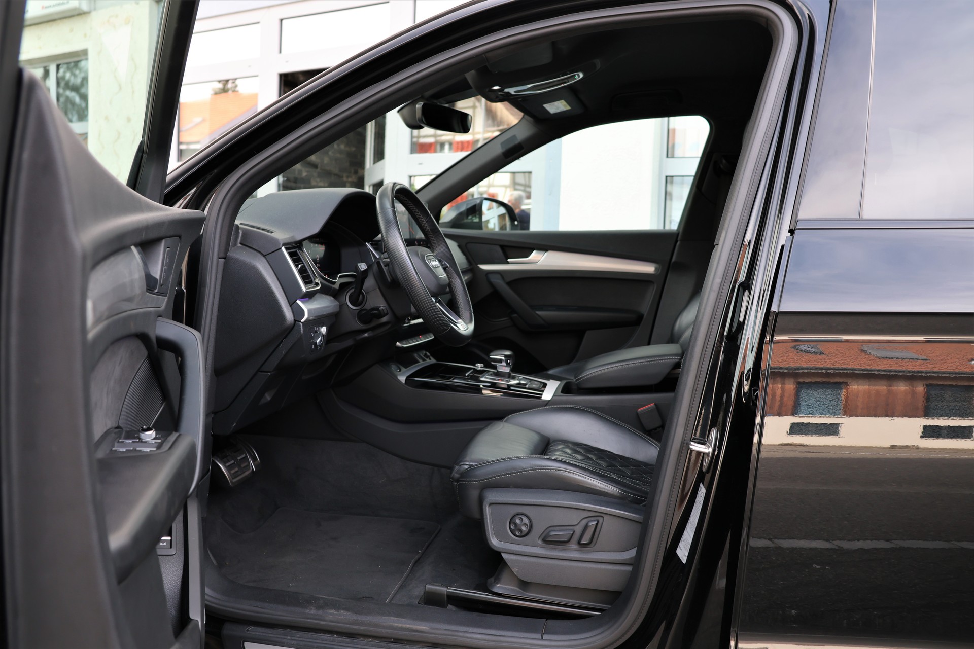 AUDI Q5 Sportback 40 TDI Blackedition quattro S-tronic (CH)-image-9