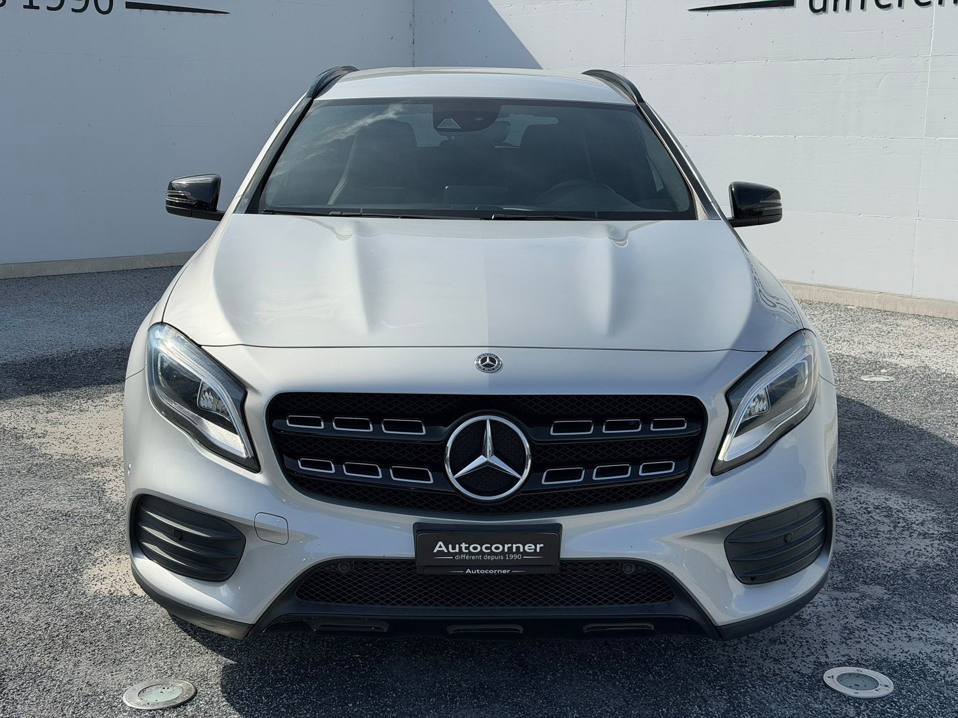 MERCEDES-BENZ GLA 250 AMG Line 4Matic 7G-DCT-showroom-element-2