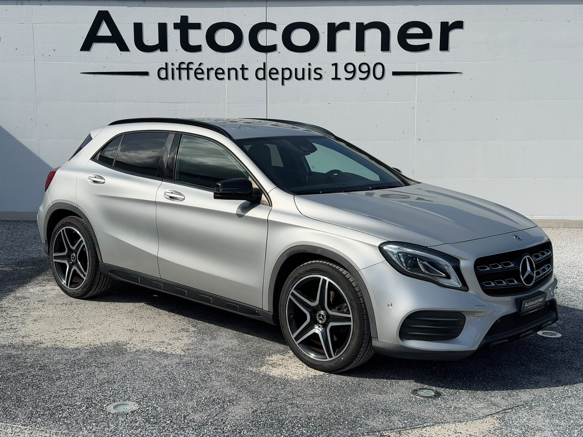 MERCEDES-BENZ GLA 250 AMG Line 4Matic 7G-DCT-showroom-element-1