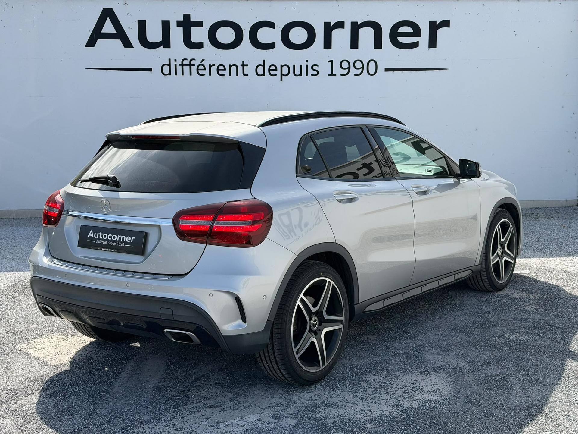 MERCEDES-BENZ GLA 250 AMG Line 4Matic 7G-DCT-showroom-element-3