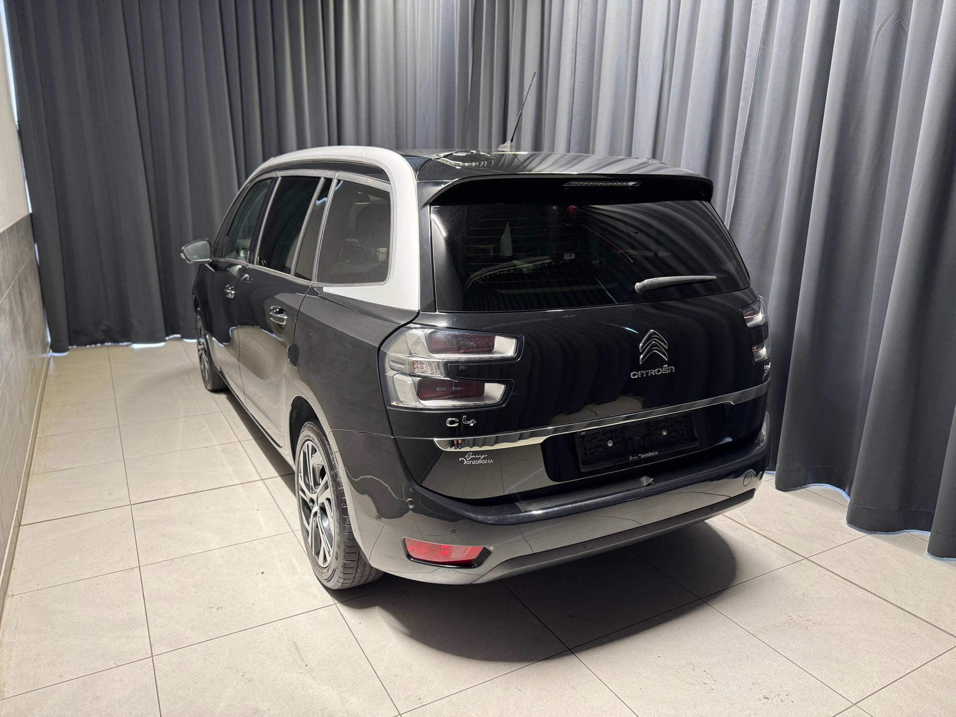 CITROEN Grand C4 Picasso 1.2 Pure Tech Shine (15)-showroom-element-3