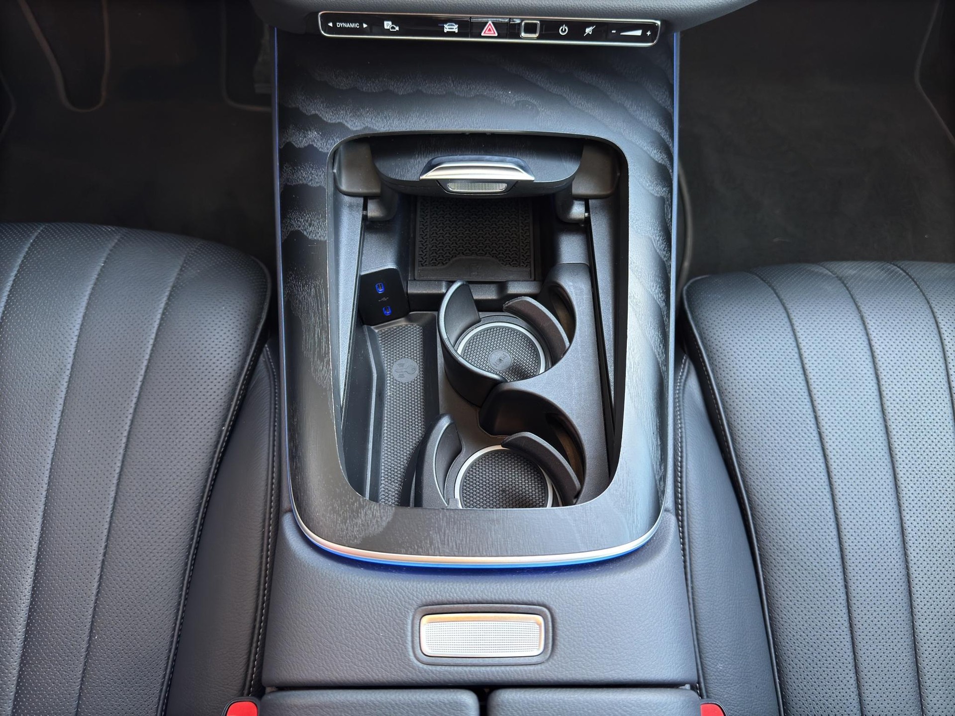 MERCEDES-BENZ E 220 d AMG Line 4matic-image-14