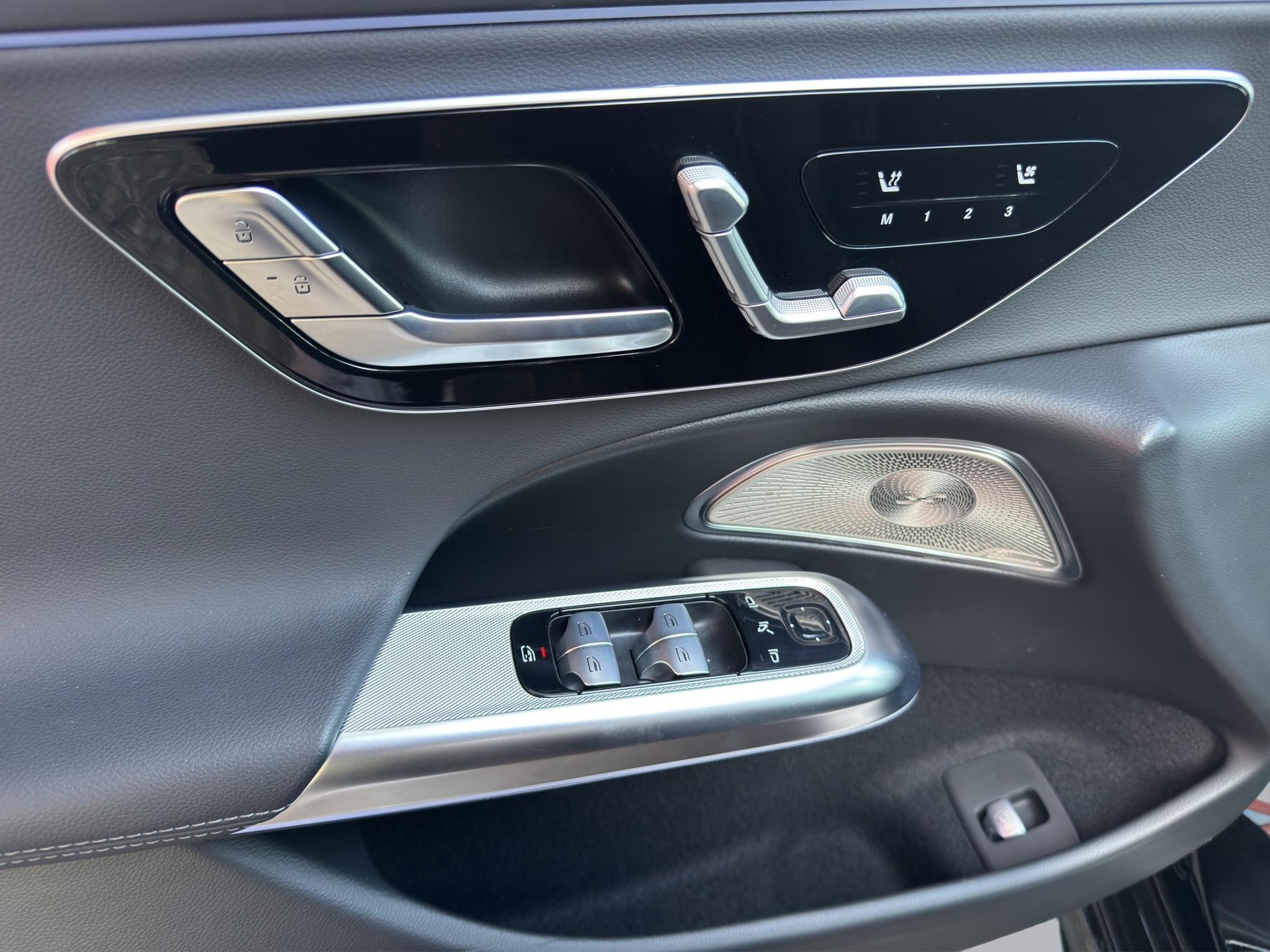 MERCEDES-BENZ E 220 d AMG Line 4matic-image-10