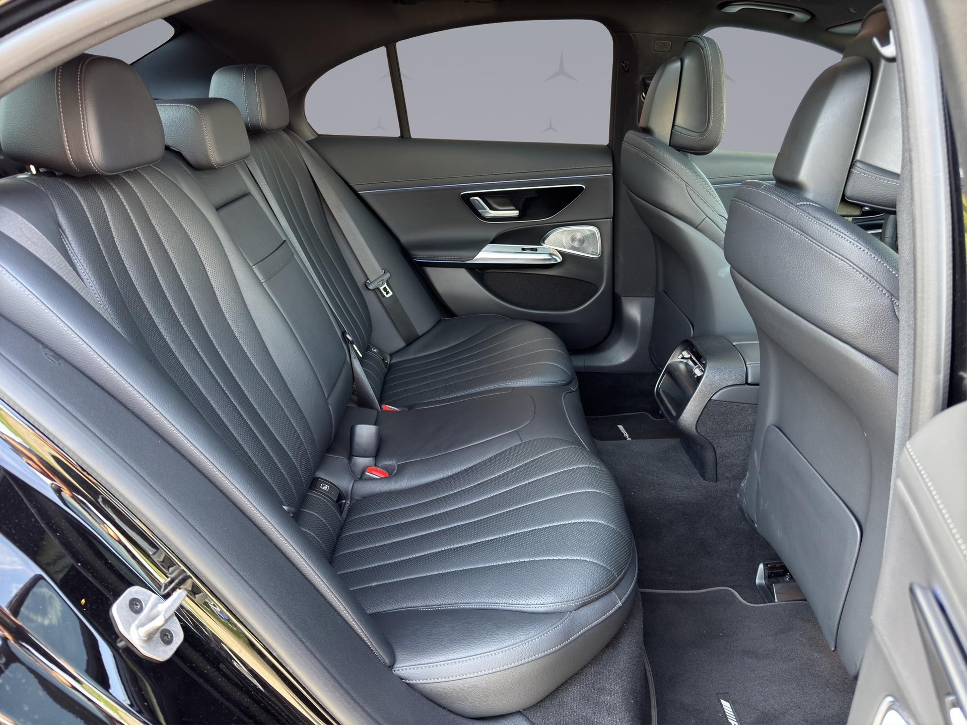 MERCEDES-BENZ E 220 d AMG Line 4matic-image-17