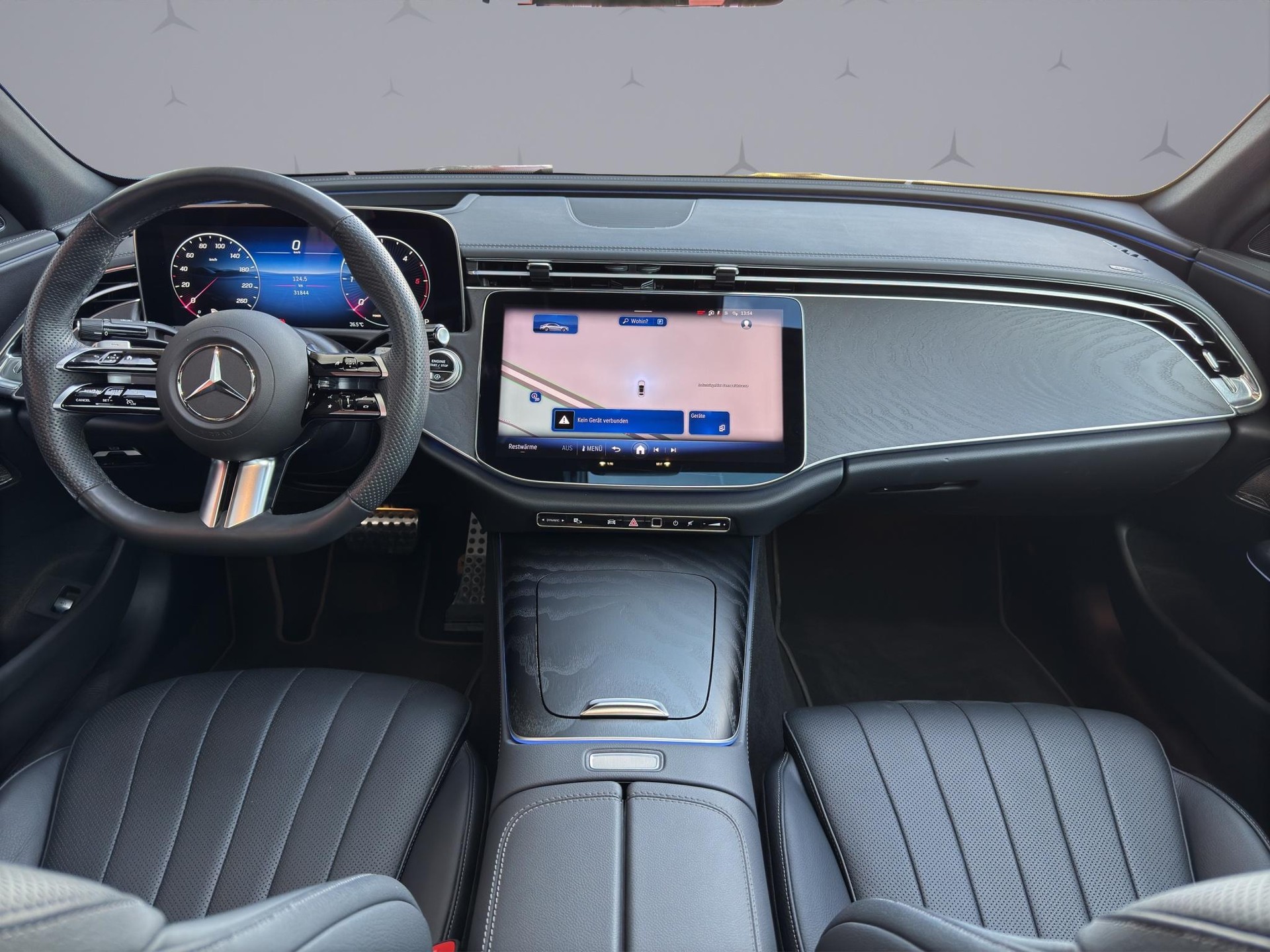 MERCEDES-BENZ E 220 d AMG Line 4matic-image-13