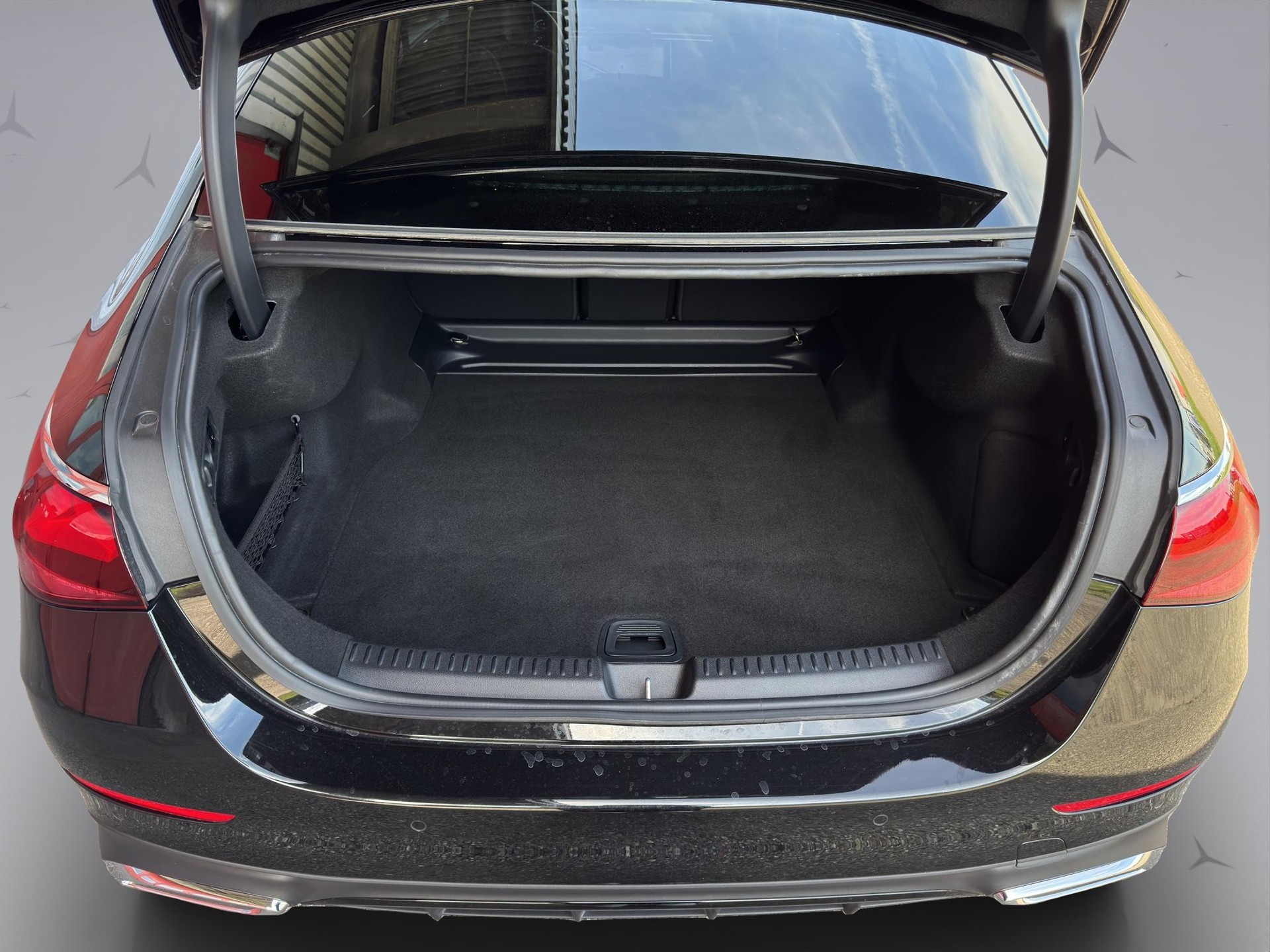 MERCEDES-BENZ E 220 d AMG Line 4matic-image-18