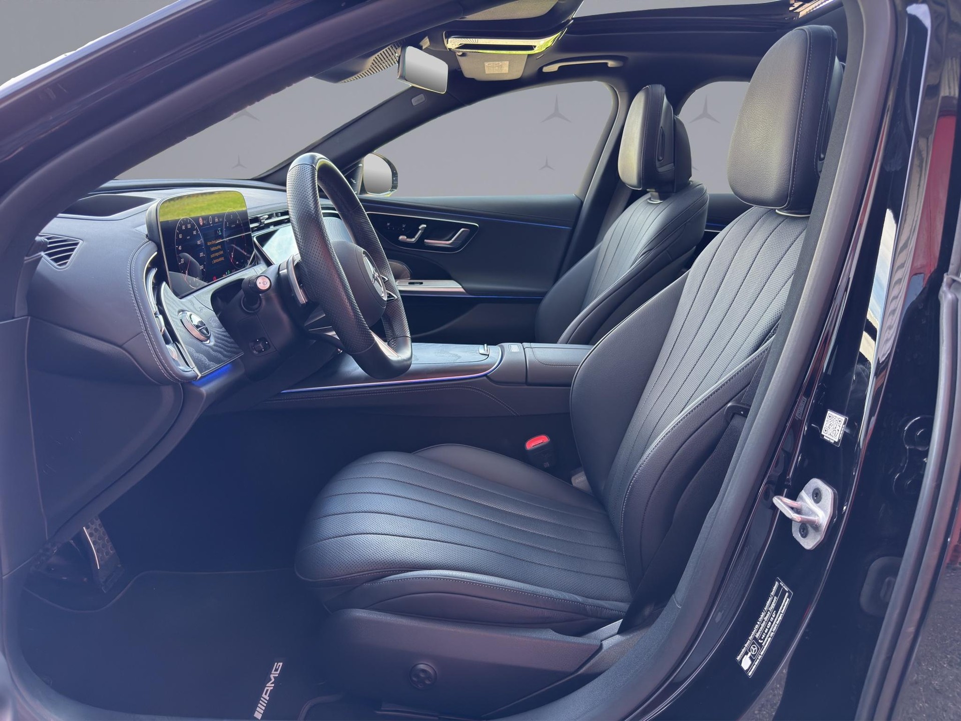 MERCEDES-BENZ E 220 d AMG Line 4matic-image-9
