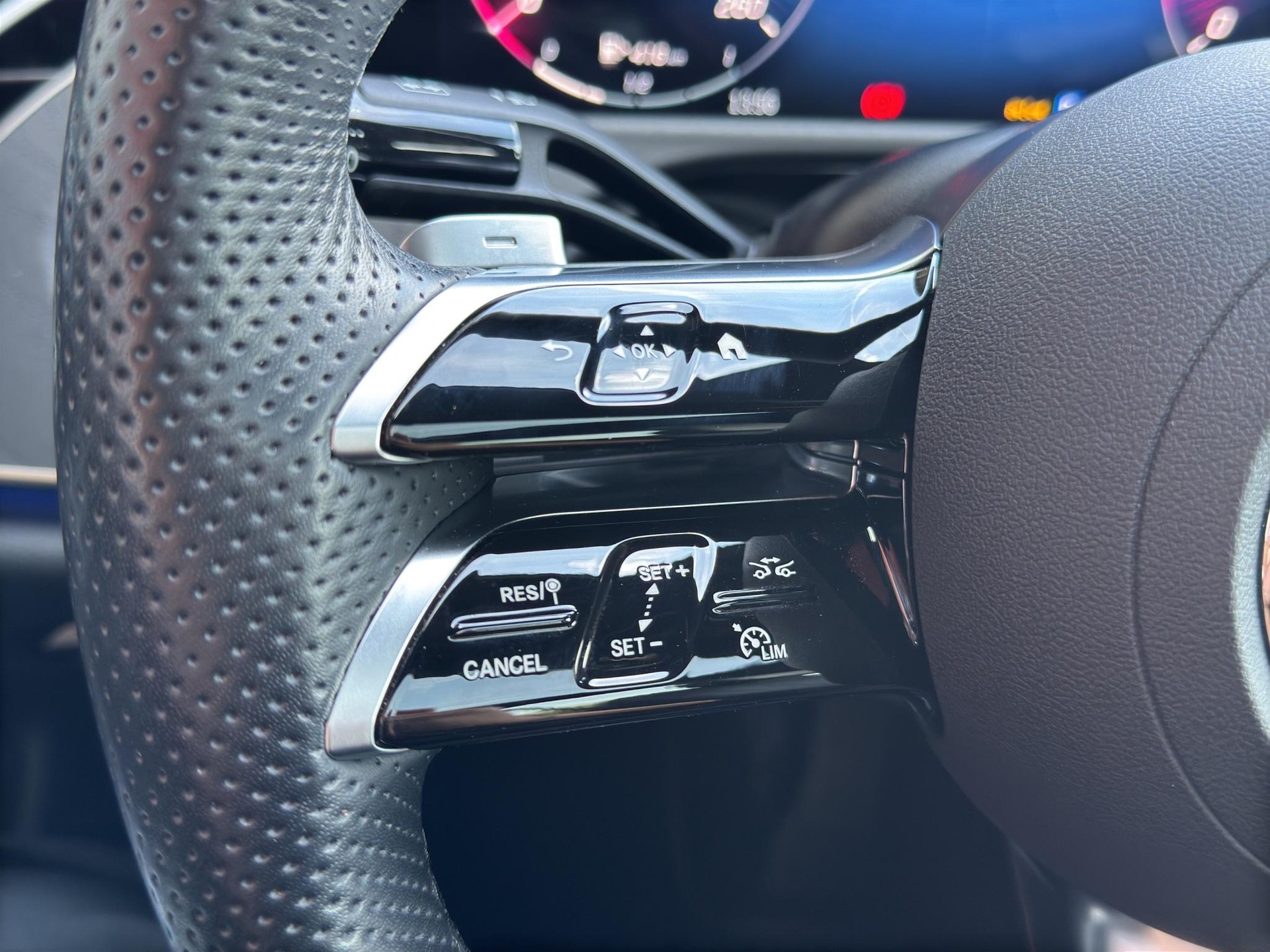MERCEDES-BENZ E 220 d AMG Line 4matic-image-21