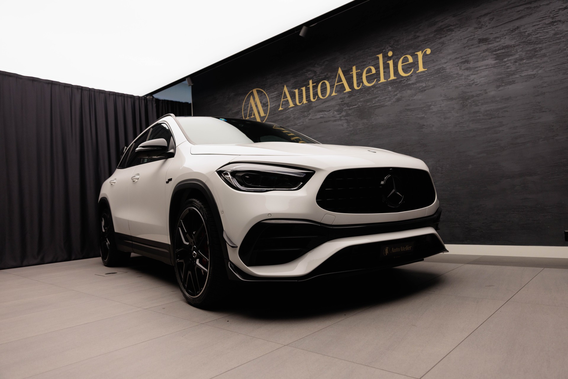 MERCEDES-BENZ GLA 45 S AMG 4Matic+ 8G-Speedshift DCT-showroom-element-2