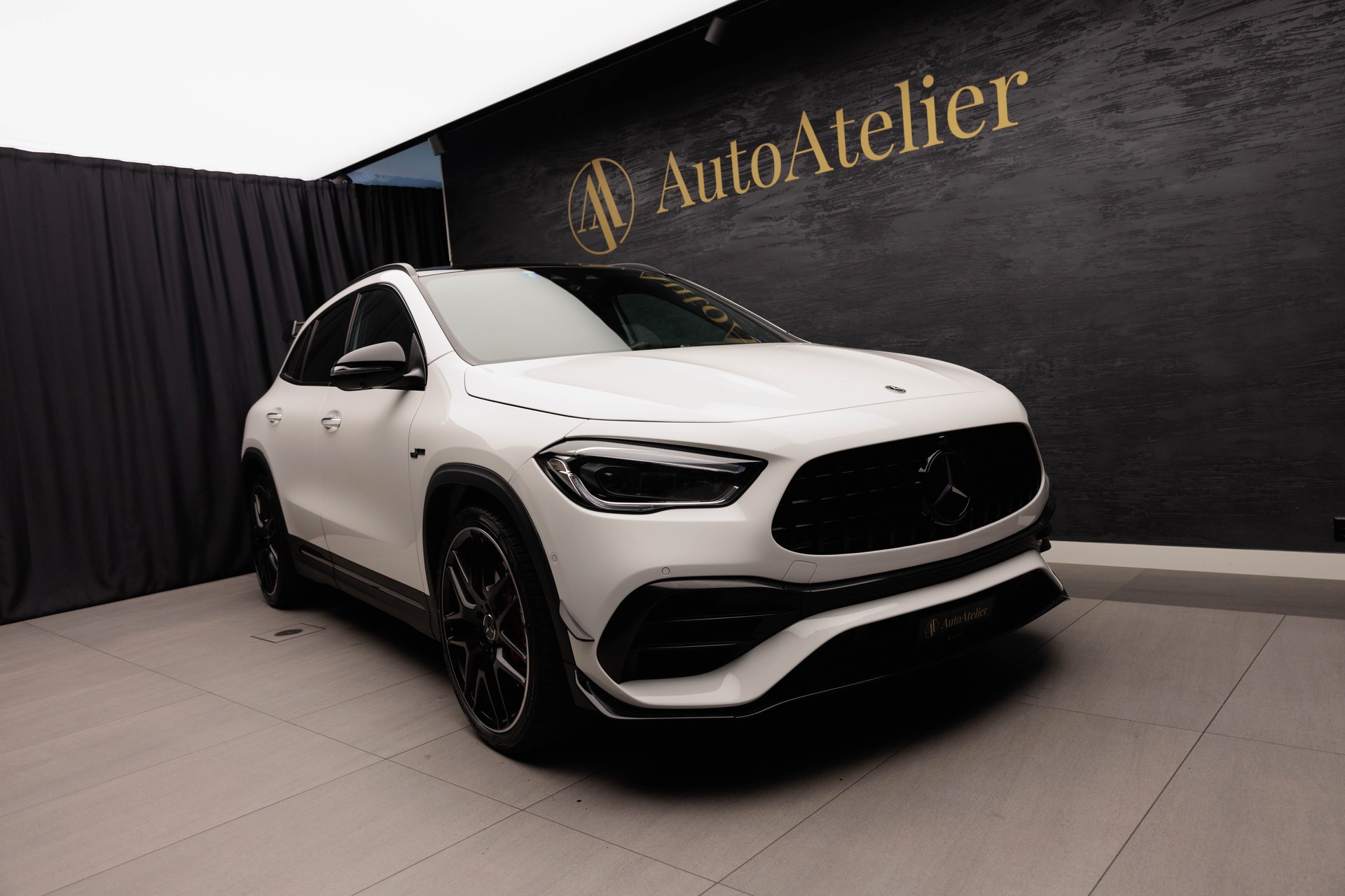 MERCEDES-BENZ GLA 45 S AMG 4Matic+ 8G-Speedshift DCT-showroom-element-1