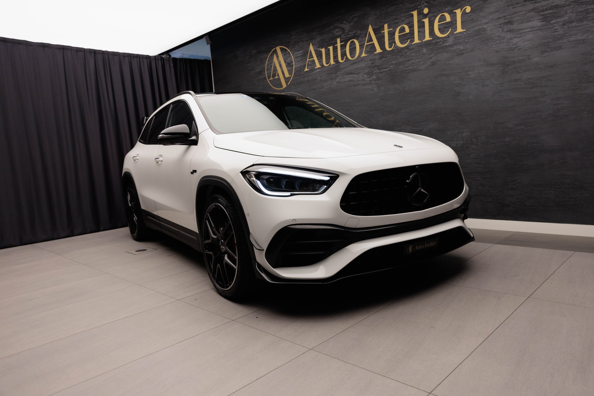 MERCEDES-BENZ GLA 45 S AMG 4Matic+ 8G-Speedshift DCT-showroom-element-3