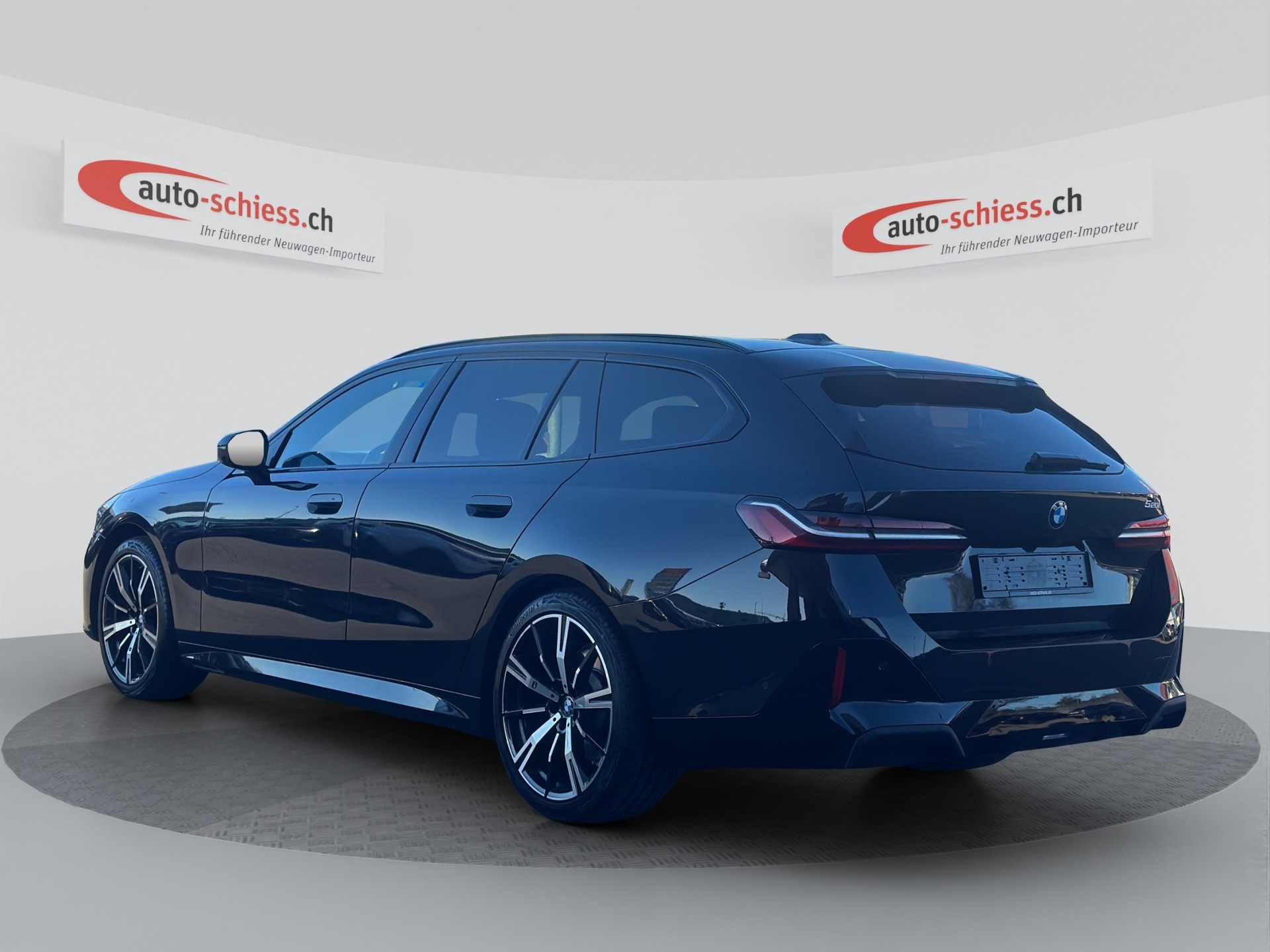 BMW 520i sDrive 48V Touring M Sport Steptronic Shadow Line-image-2