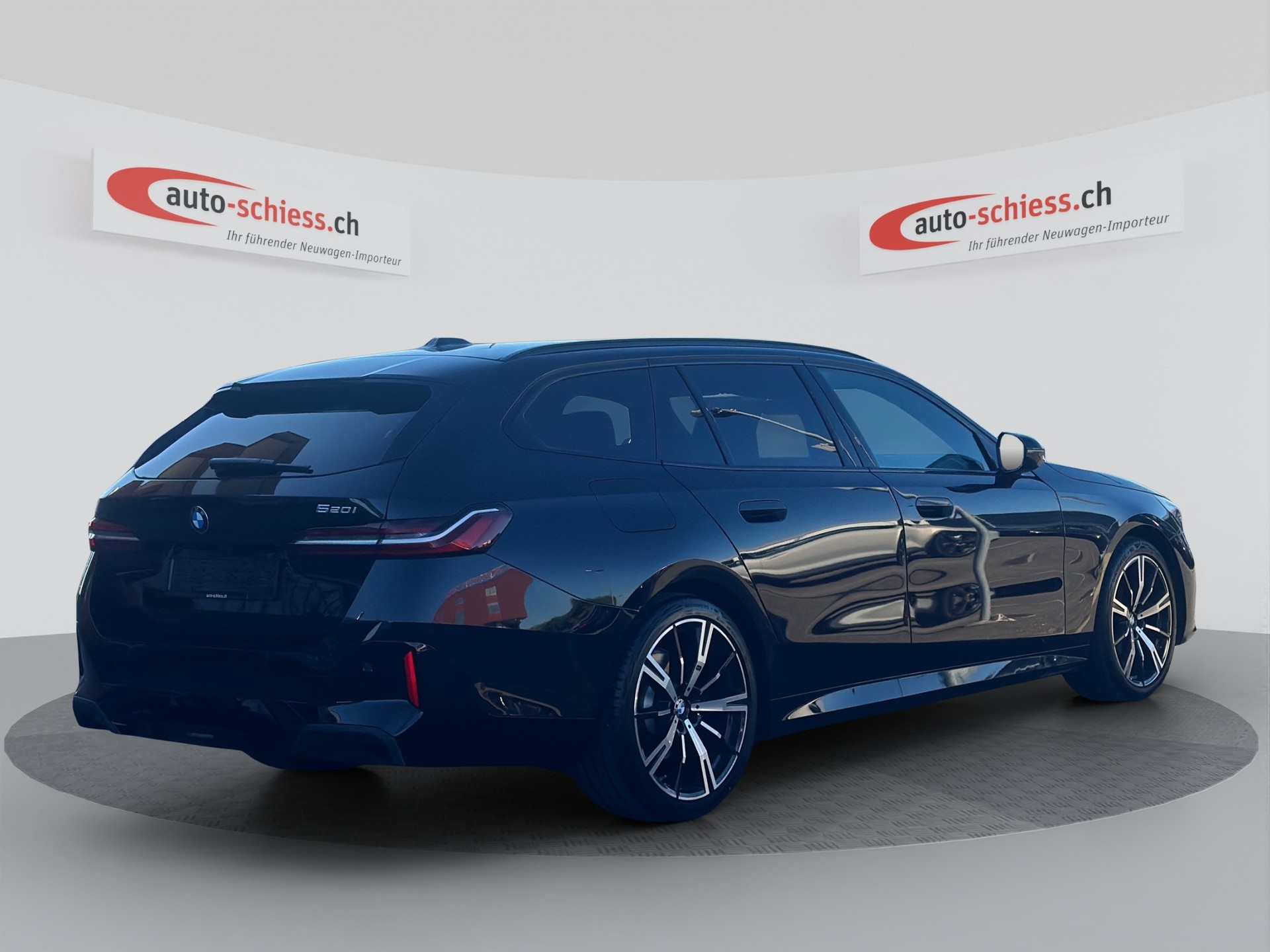 BMW 520i sDrive 48V Touring M Sport Steptronic Shadow Line-image-4