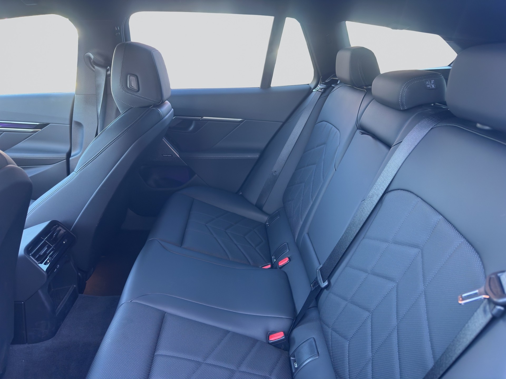 BMW 520i sDrive 48V Touring M Sport Steptronic Shadow Line-image-7