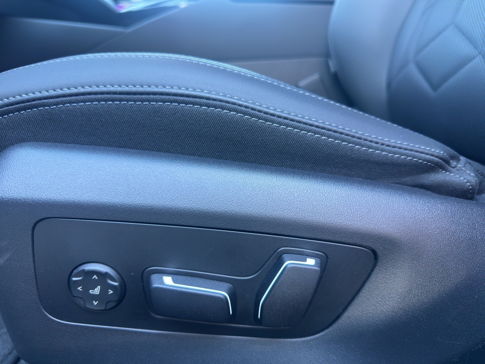BMW 520i sDrive 48V Touring M Sport Steptronic Shadow Line-image-9