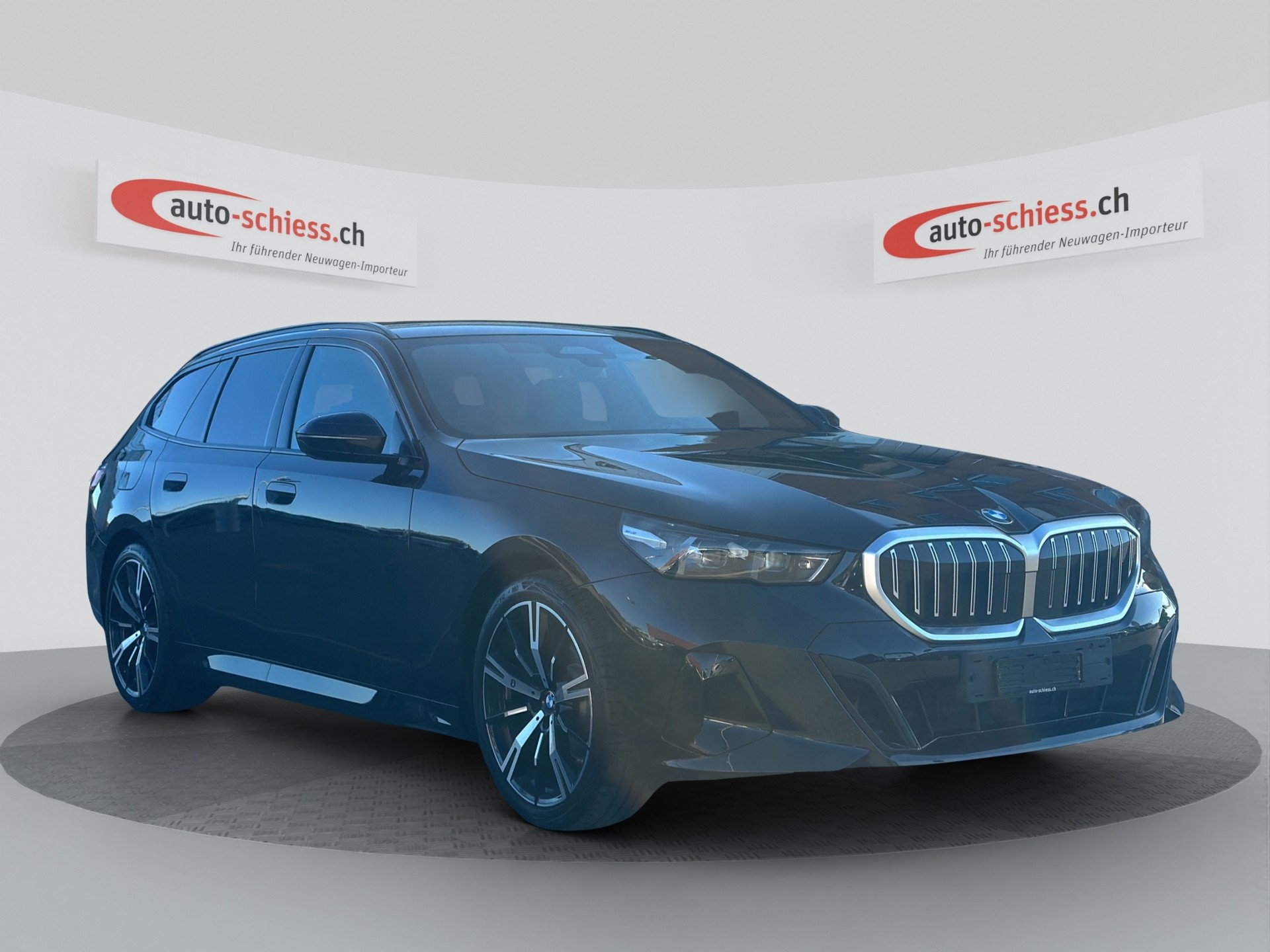 BMW 520i sDrive 48V Touring M Sport Steptronic Shadow Line-image-0