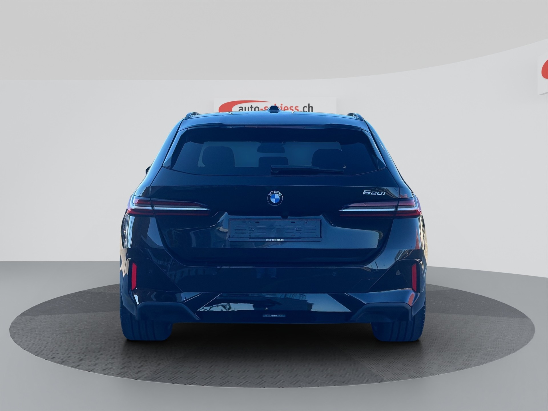 BMW 520i sDrive 48V Touring M Sport Steptronic Shadow Line-image-3
