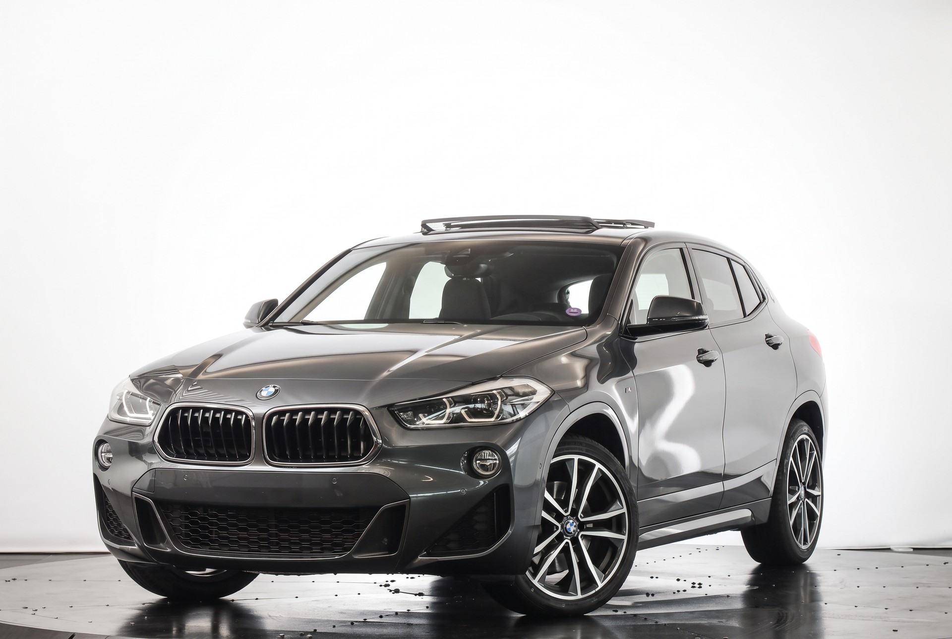 BMW X2 sDrive 20i M Sport Steptronic DSK • Mineralgrau • Toit panoramique • Head-Up • Harman Kardon-showroom-element-3