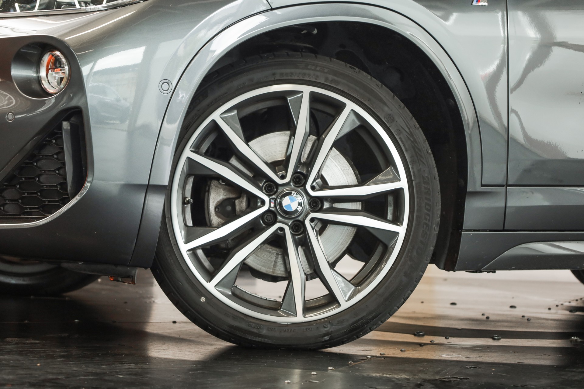 BMW X2 sDrive 20i M Sport Steptronic DSK • Mineralgrau • Toit panoramique • Head-Up • Harman Kardon-image-9