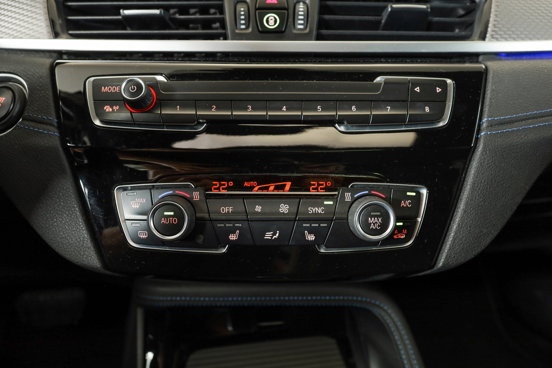 BMW X2 sDrive 20i M Sport Steptronic DSK • Mineralgrau • Toit panoramique • Head-Up • Harman Kardon-image-14