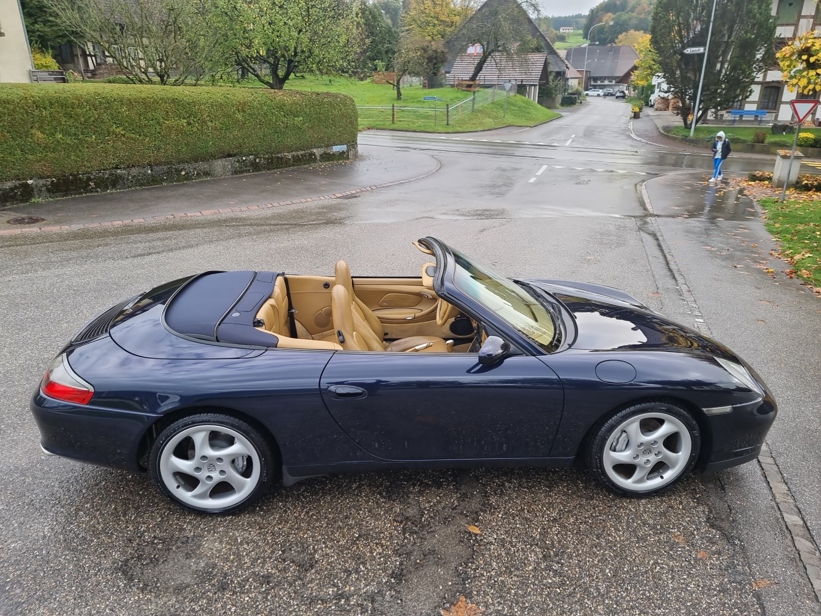 PORSCHE 911 Carrera 4 Cabrio-image-14