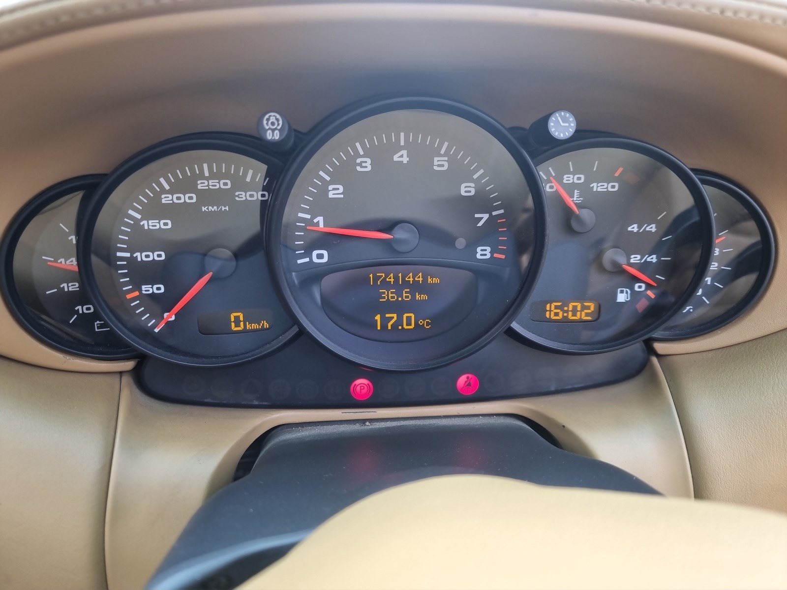 PORSCHE 911 Carrera 4 Cabrio-image-12