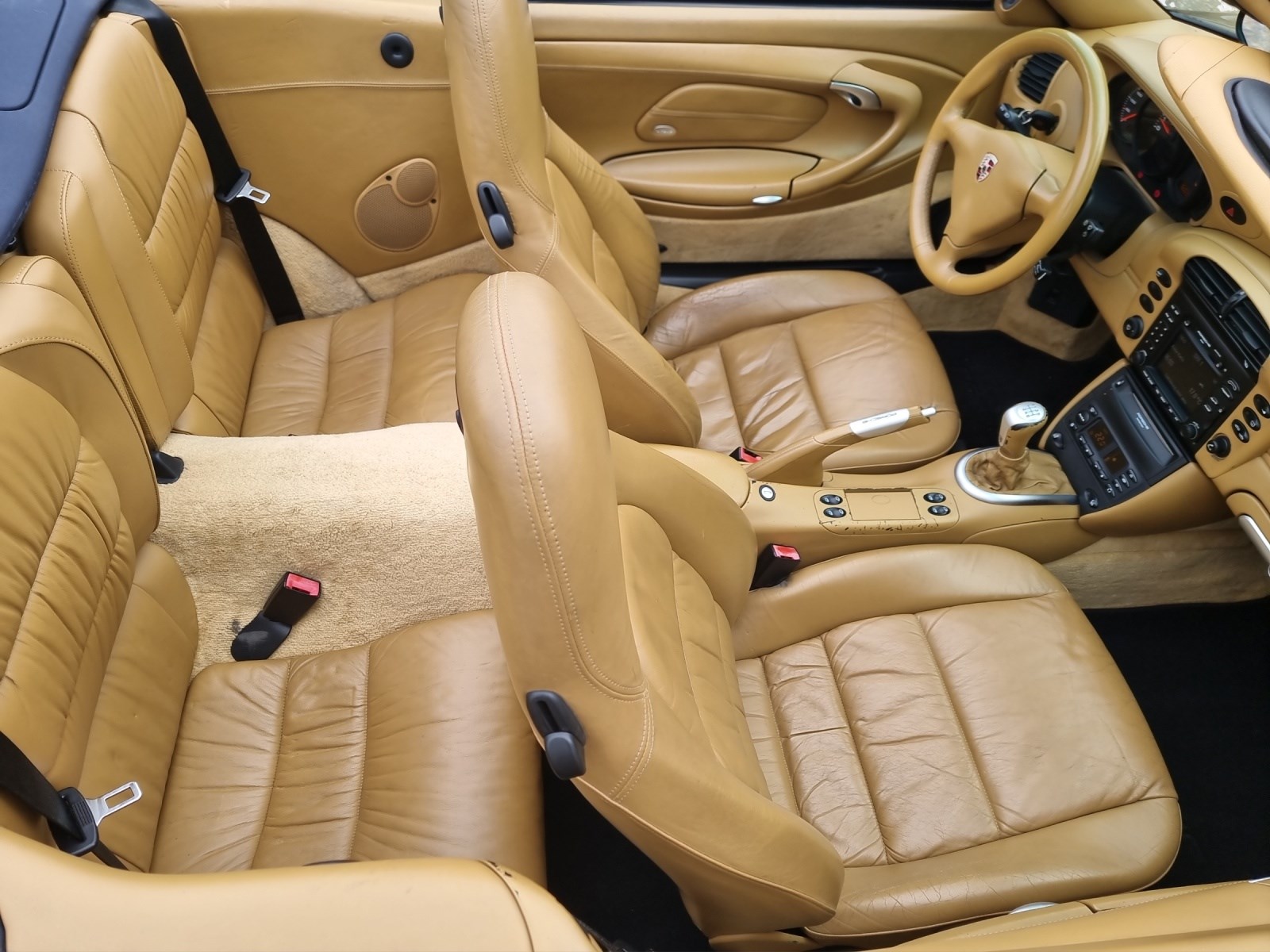 PORSCHE 911 Carrera 4 Cabrio-image-9