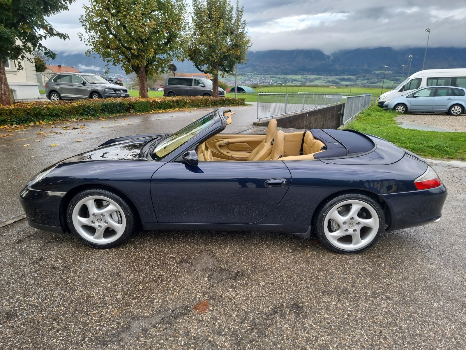 PORSCHE 911 Carrera 4 Cabrio-image-13