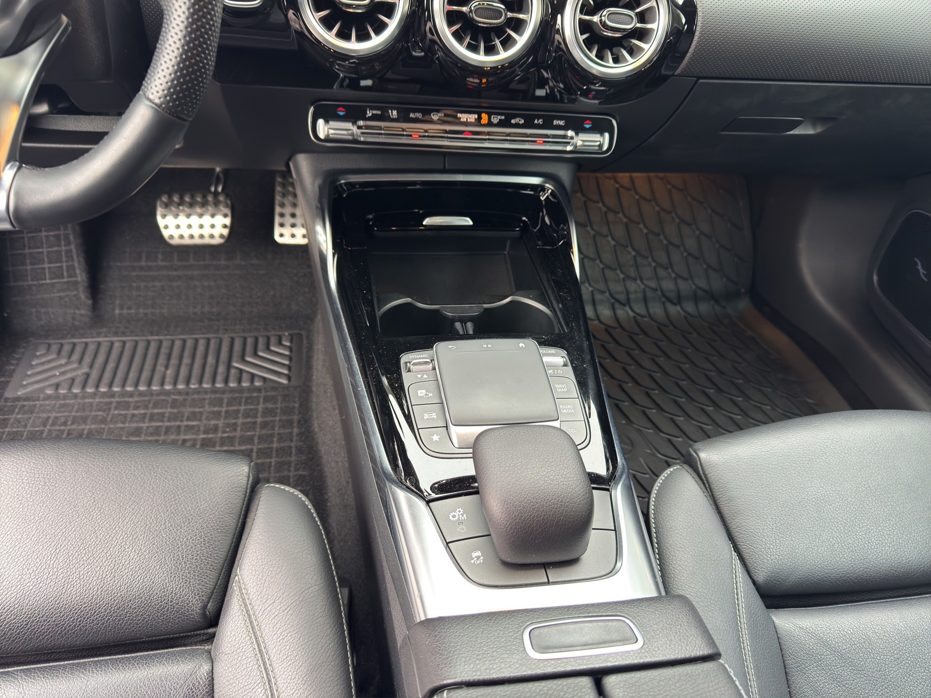 MERCEDES-BENZ CLA Shooting Brake 35 AMG 4Matic 7G-DCT-image-12