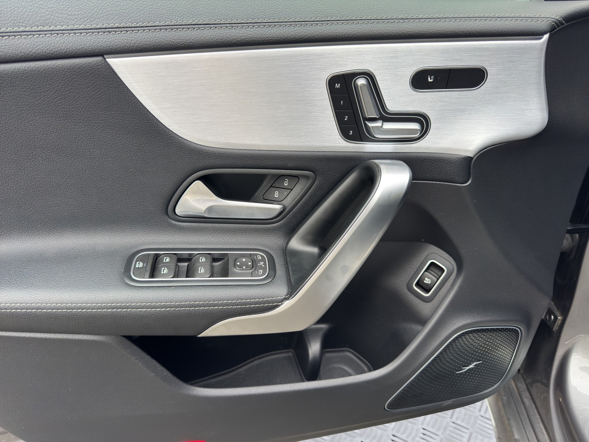 MERCEDES-BENZ CLA Shooting Brake 35 AMG 4Matic 7G-DCT-image-8