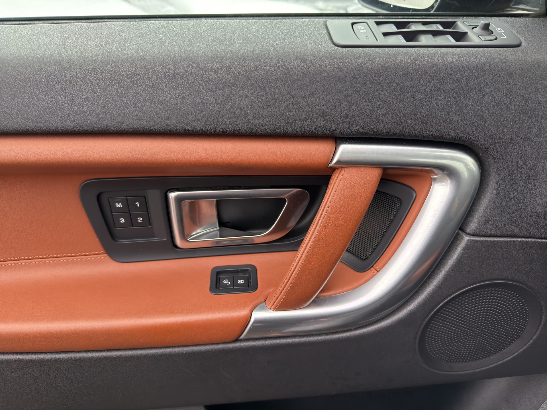 LAND ROVER Discovery Sport 2.2SD4 HSE Luxury AT9-image-7
