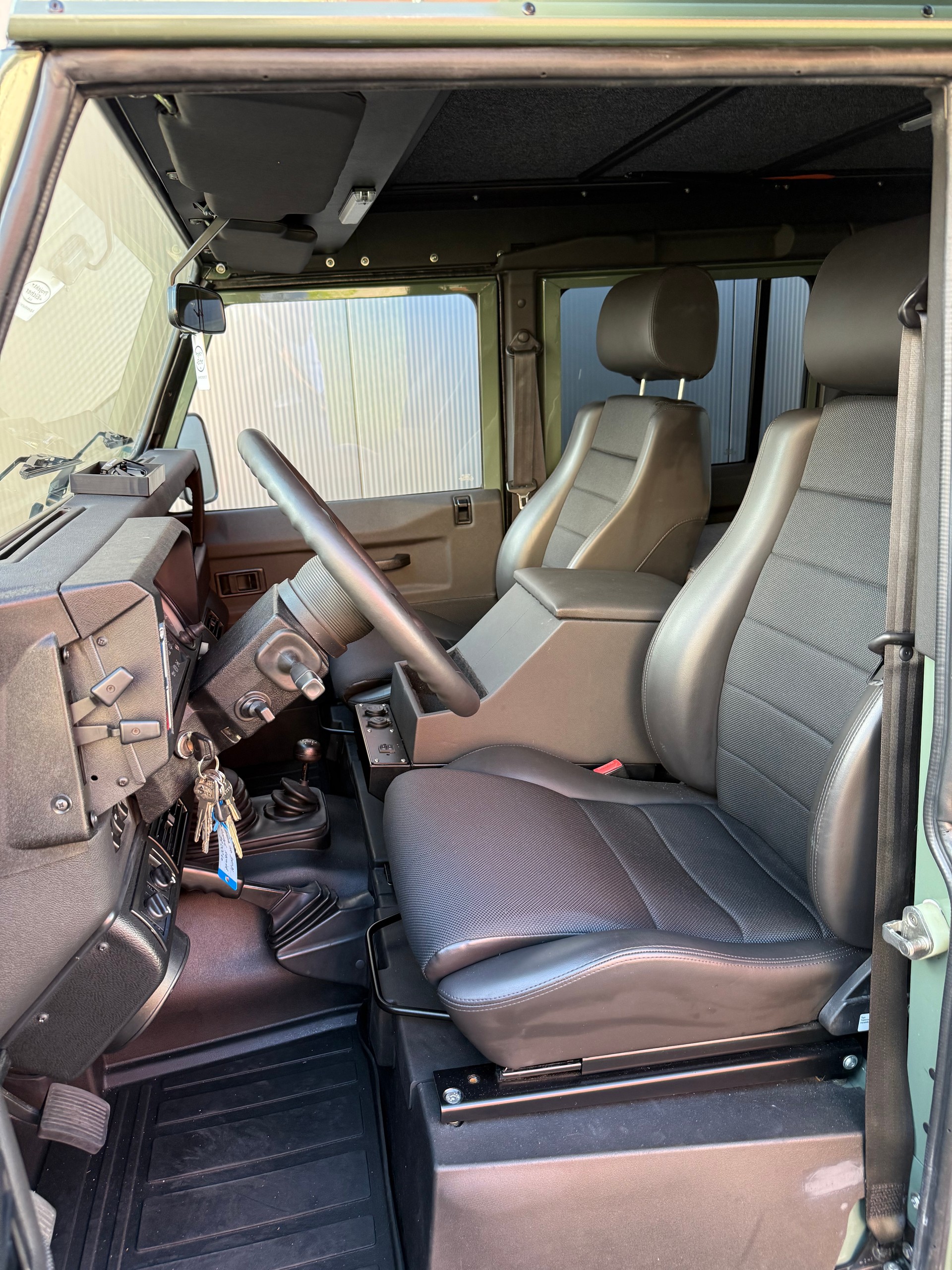 LAND ROVER Defender 110 300TDi Weltreisefahrzeug-image-9