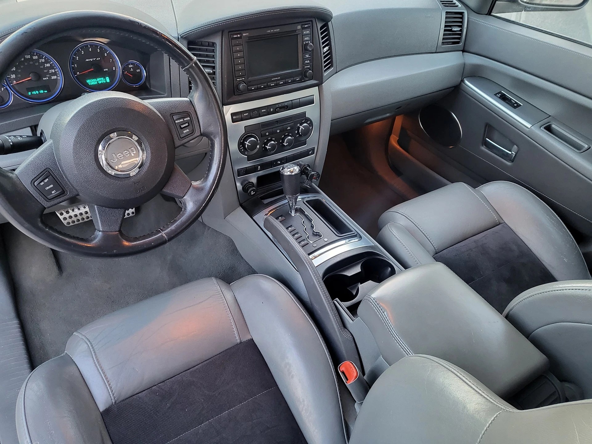 JEEP JEEP Grand Cherokee 6.1 HEMI SRT8 Automatic-image-9