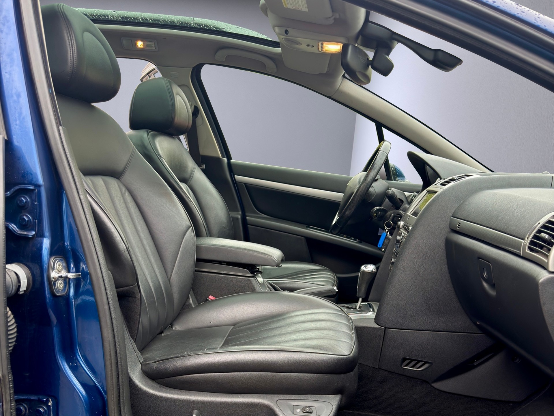 PEUGEOT 407 SW 2.7 HDI Platinium Edition Automatic, Automatic, Panoramadach, Ledersitze mit Memory, Anhängerkupplung-image-9