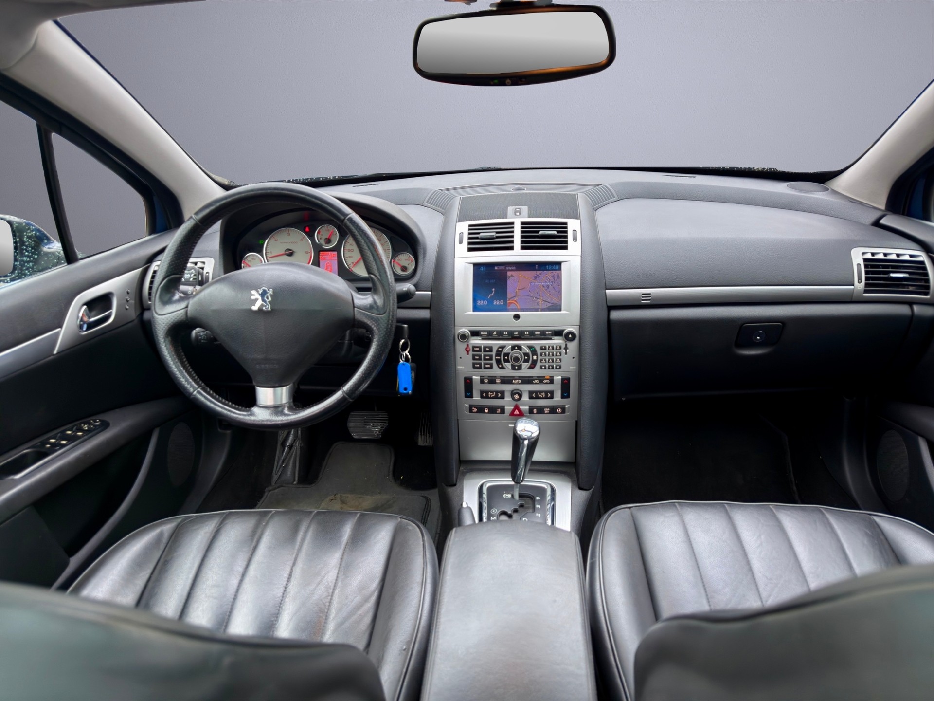 PEUGEOT 407 SW 2.7 HDI Platinium Edition Automatic, Automatic, Panoramadach, Ledersitze mit Memory, Anhängerkupplung-image-12